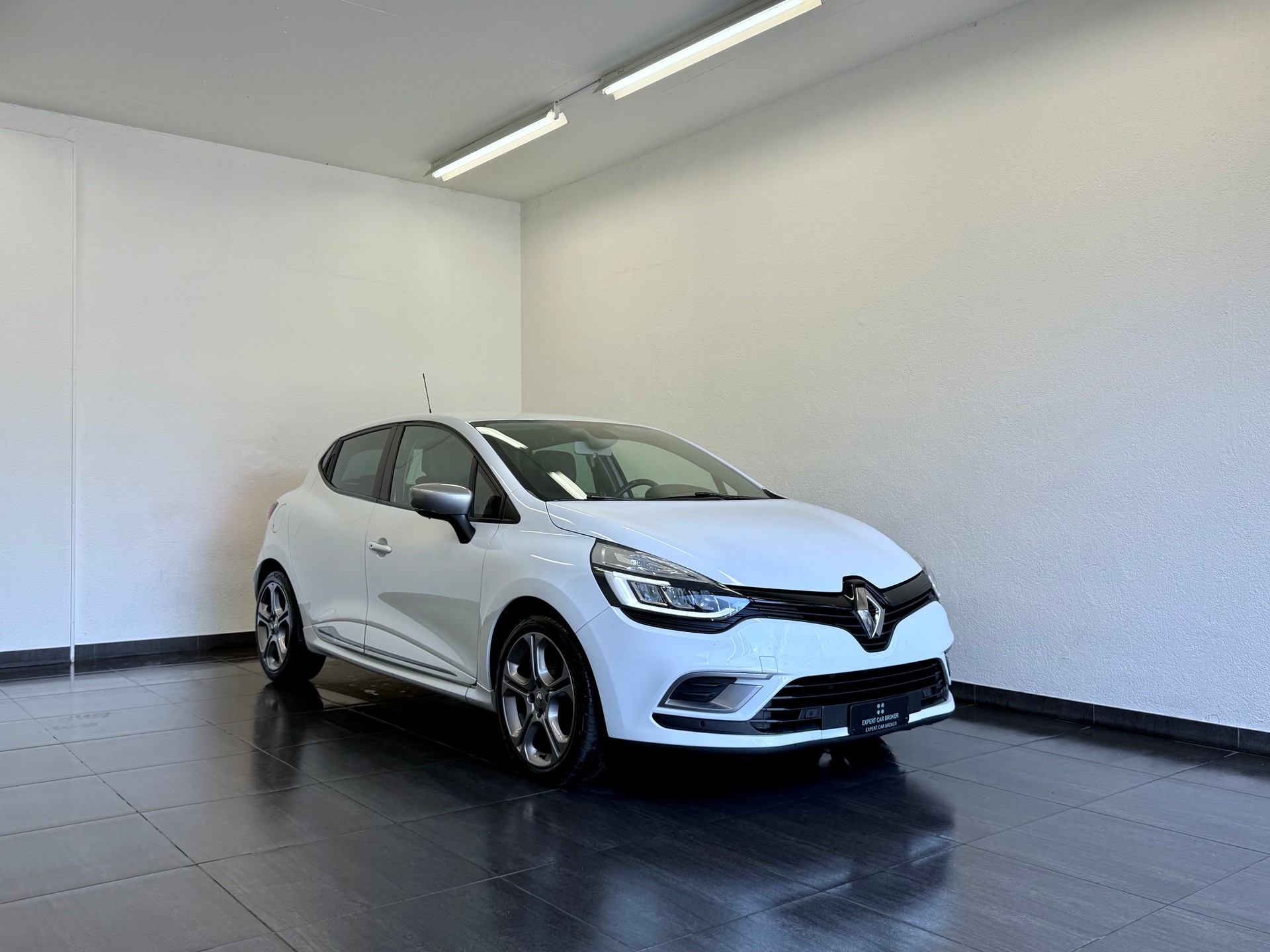 RENAULT Clio 1.2 16V T GT Line EDC-showroom-element-1