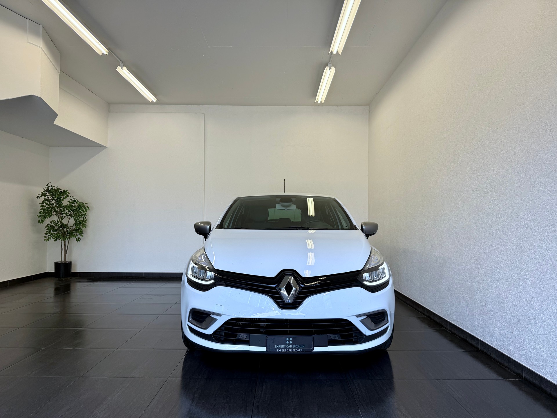RENAULT Clio 1.2 16V T GT Line EDC-showroom-element-3