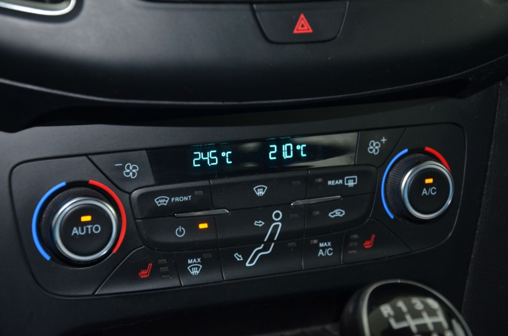 FORD Focus 1.5 TDCi ECO Titanium-image-18