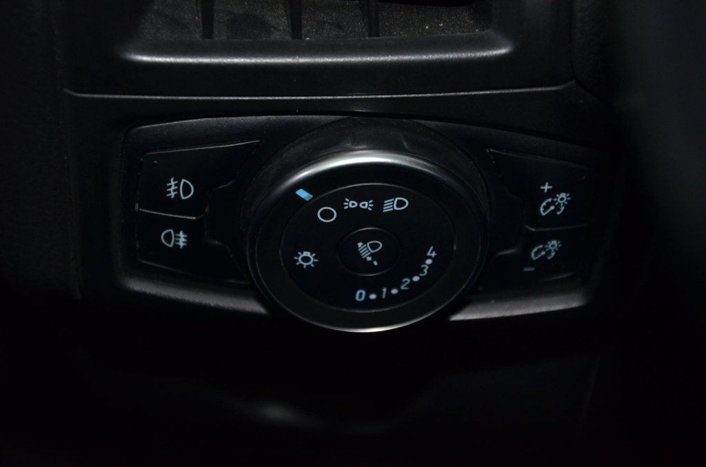 FORD Focus 1.5 TDCi ECO Titanium-image-21