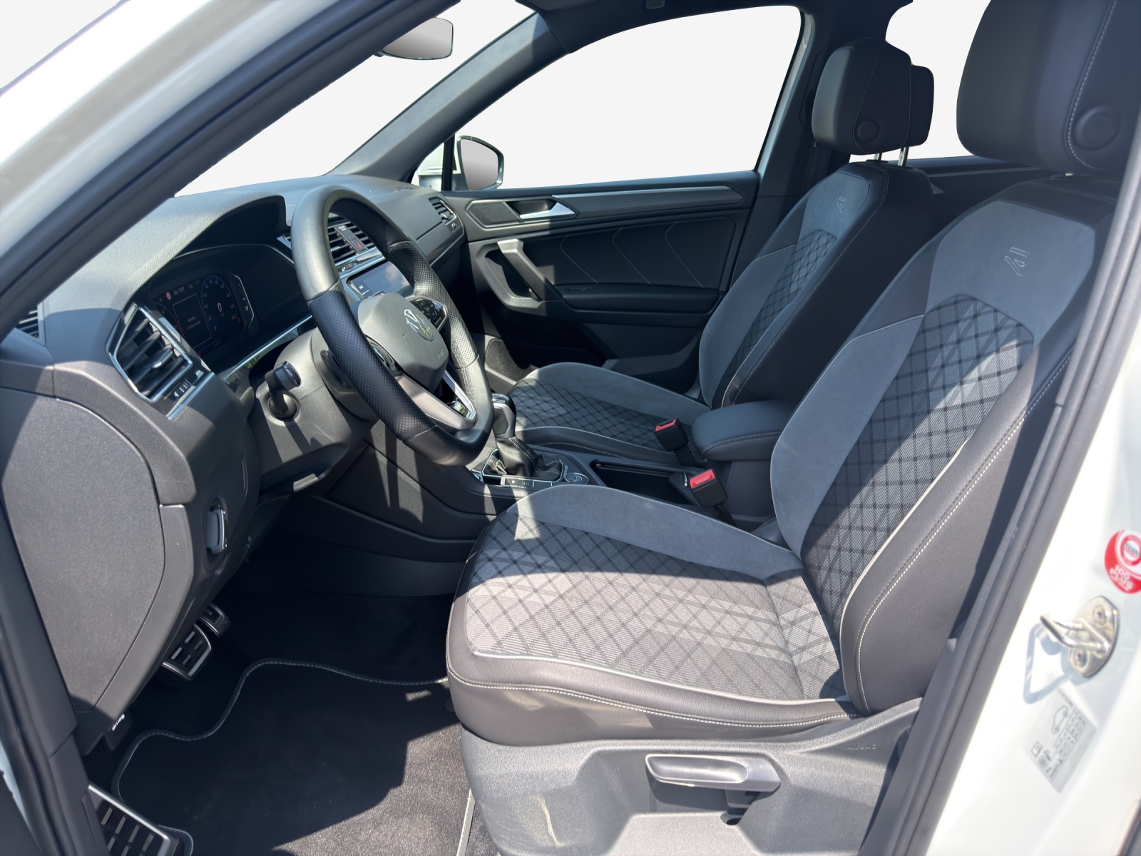 VW Tiguan Allspace 2.0 TDI SCR R-Line 4Motion DSG-image-7