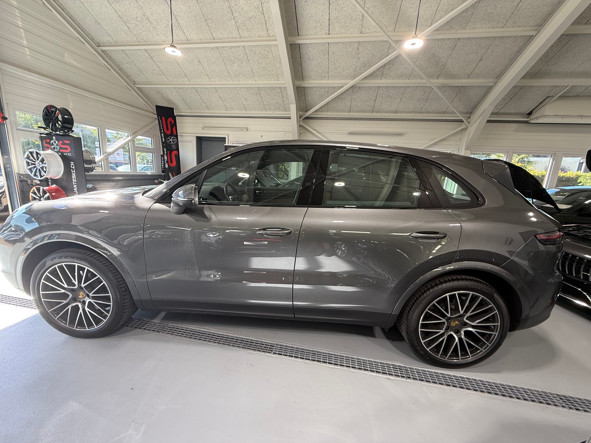 PORSCHE Cayenne-image-7