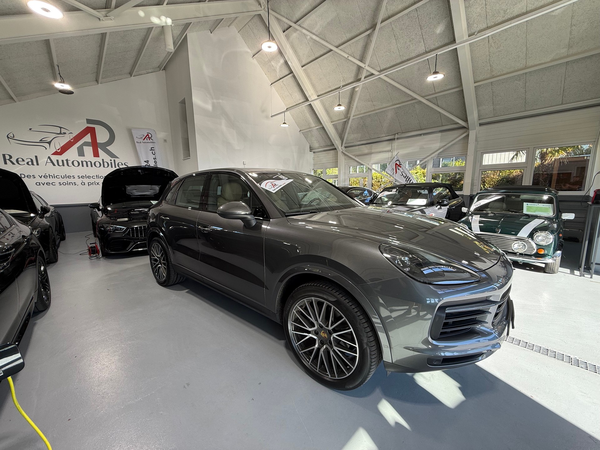 PORSCHE Cayenne-image-2