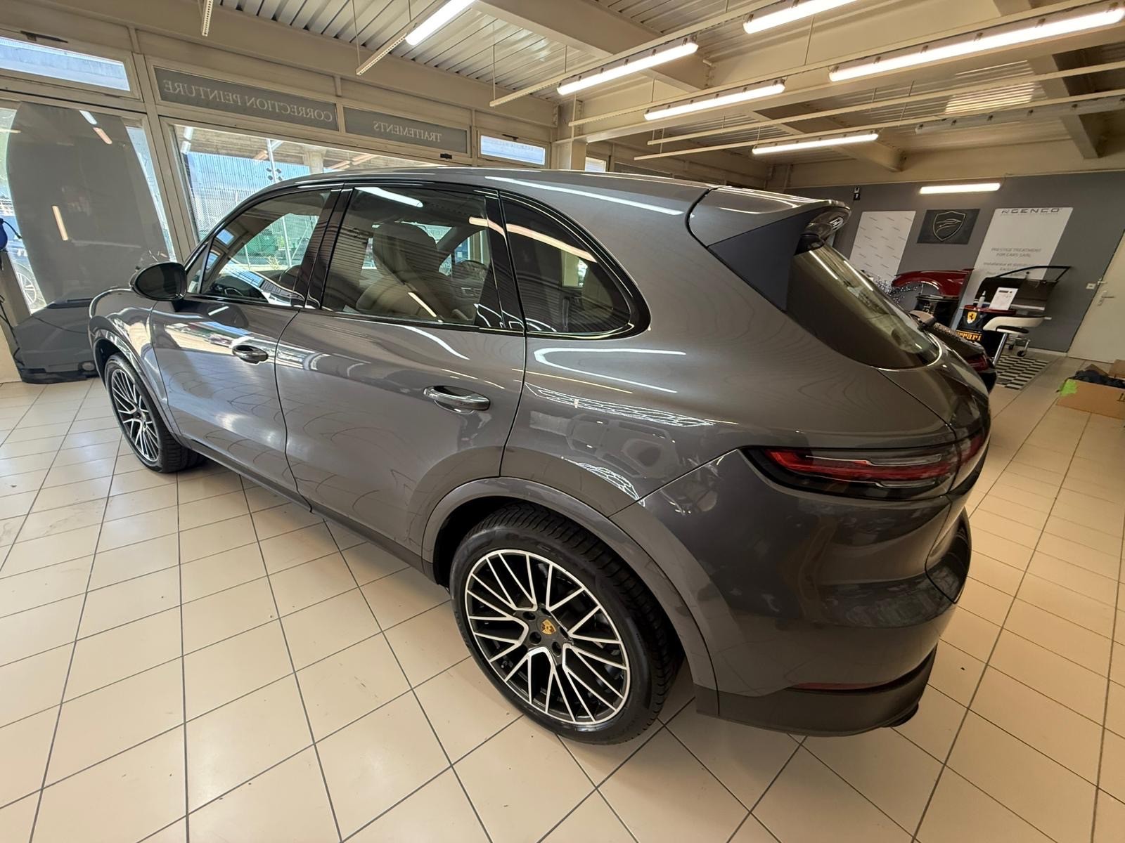 PORSCHE Cayenne-image-2