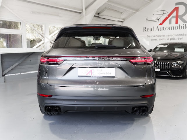 PORSCHE Cayenne-image-1