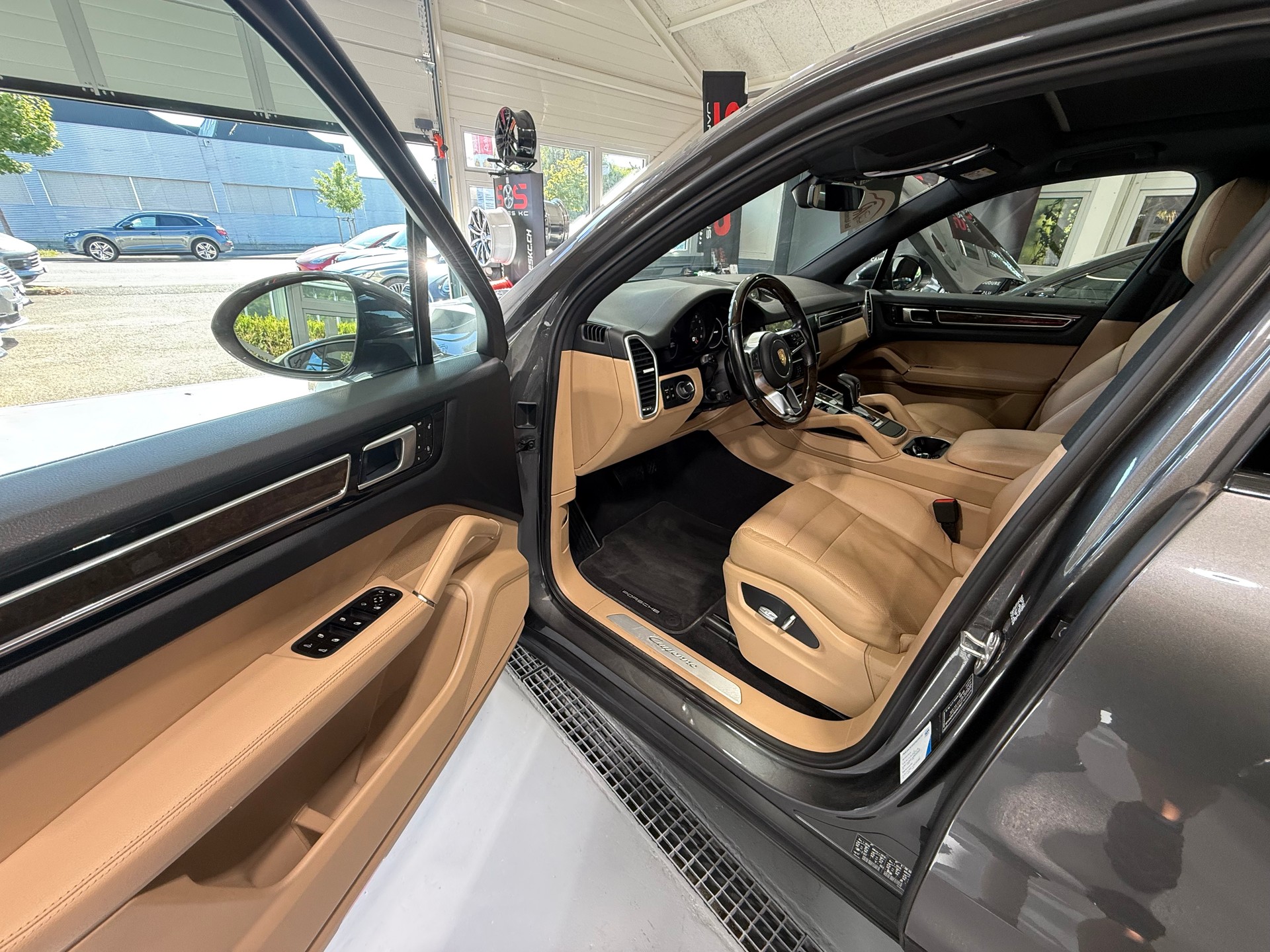 PORSCHE Cayenne-image-8