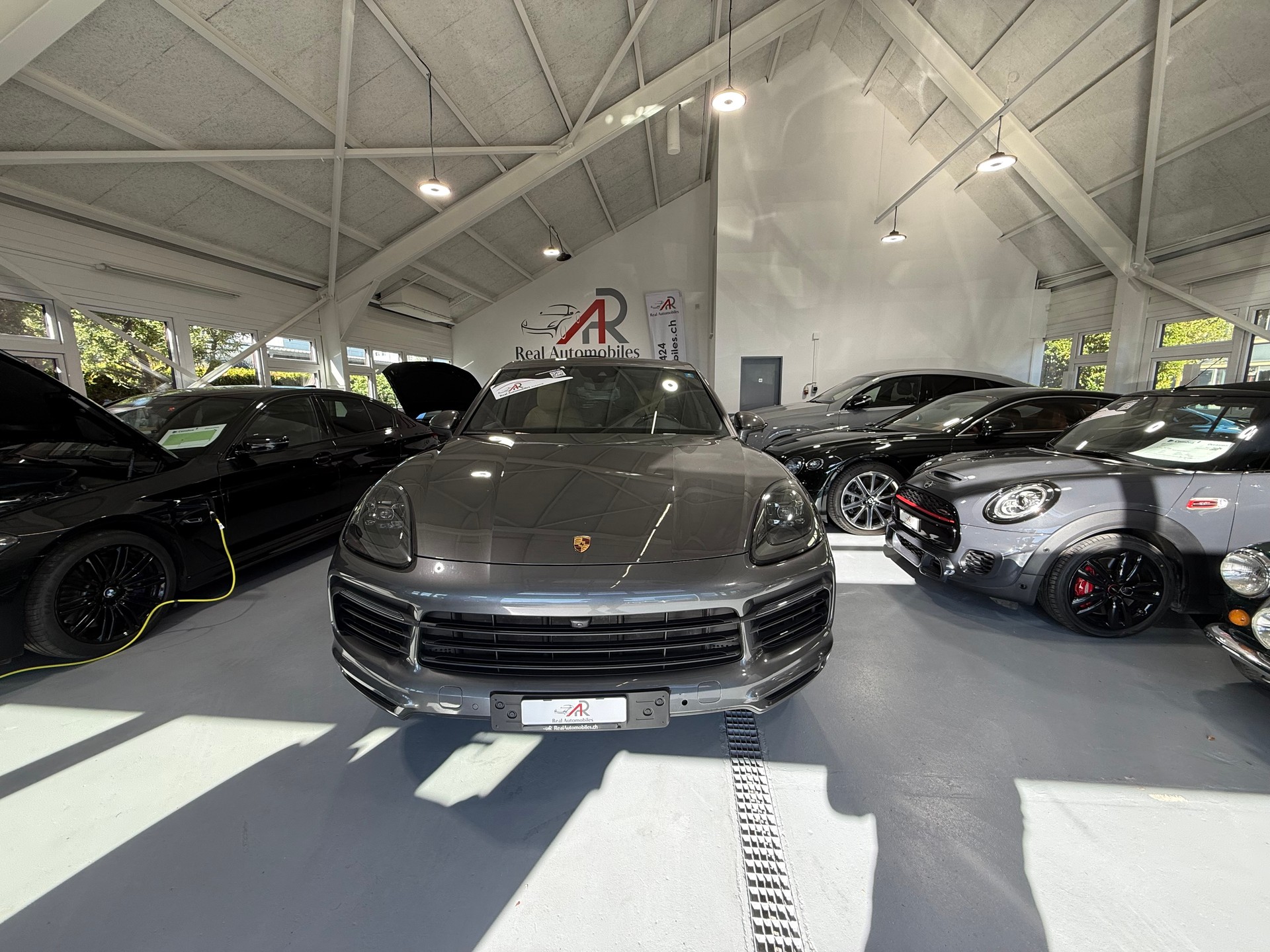 PORSCHE Cayenne-image-1