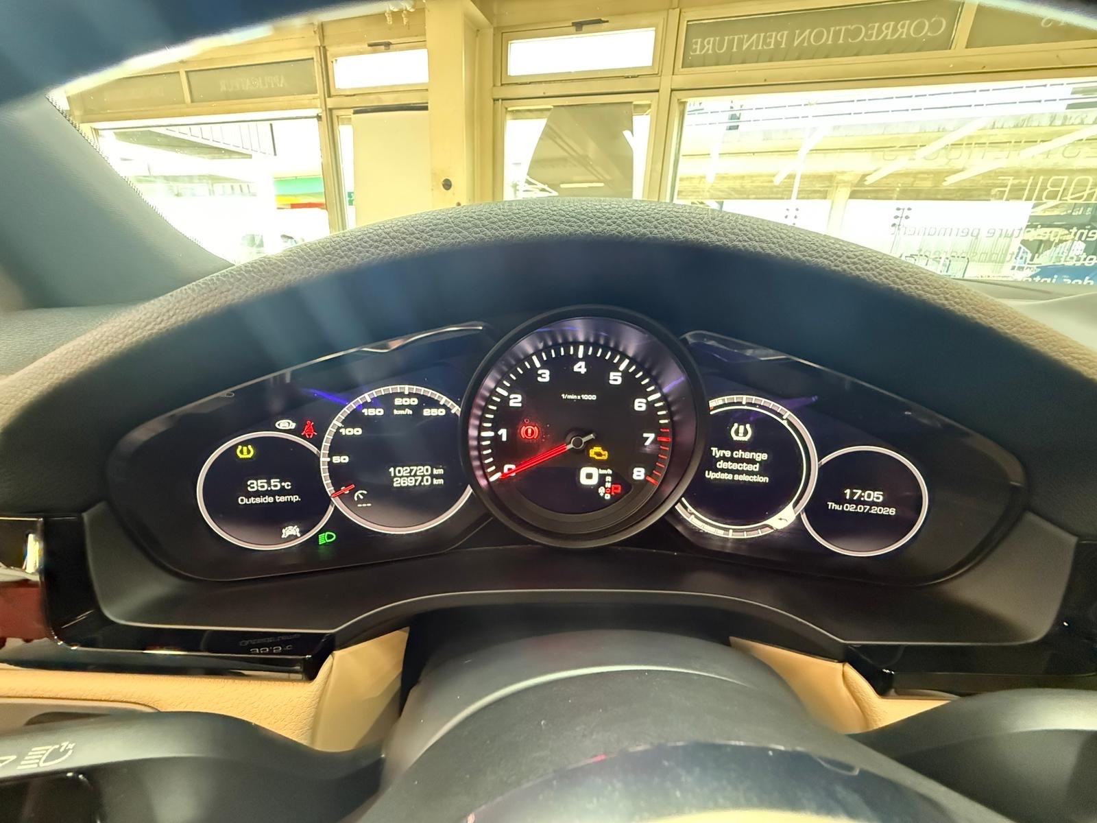 PORSCHE Cayenne-image-7
