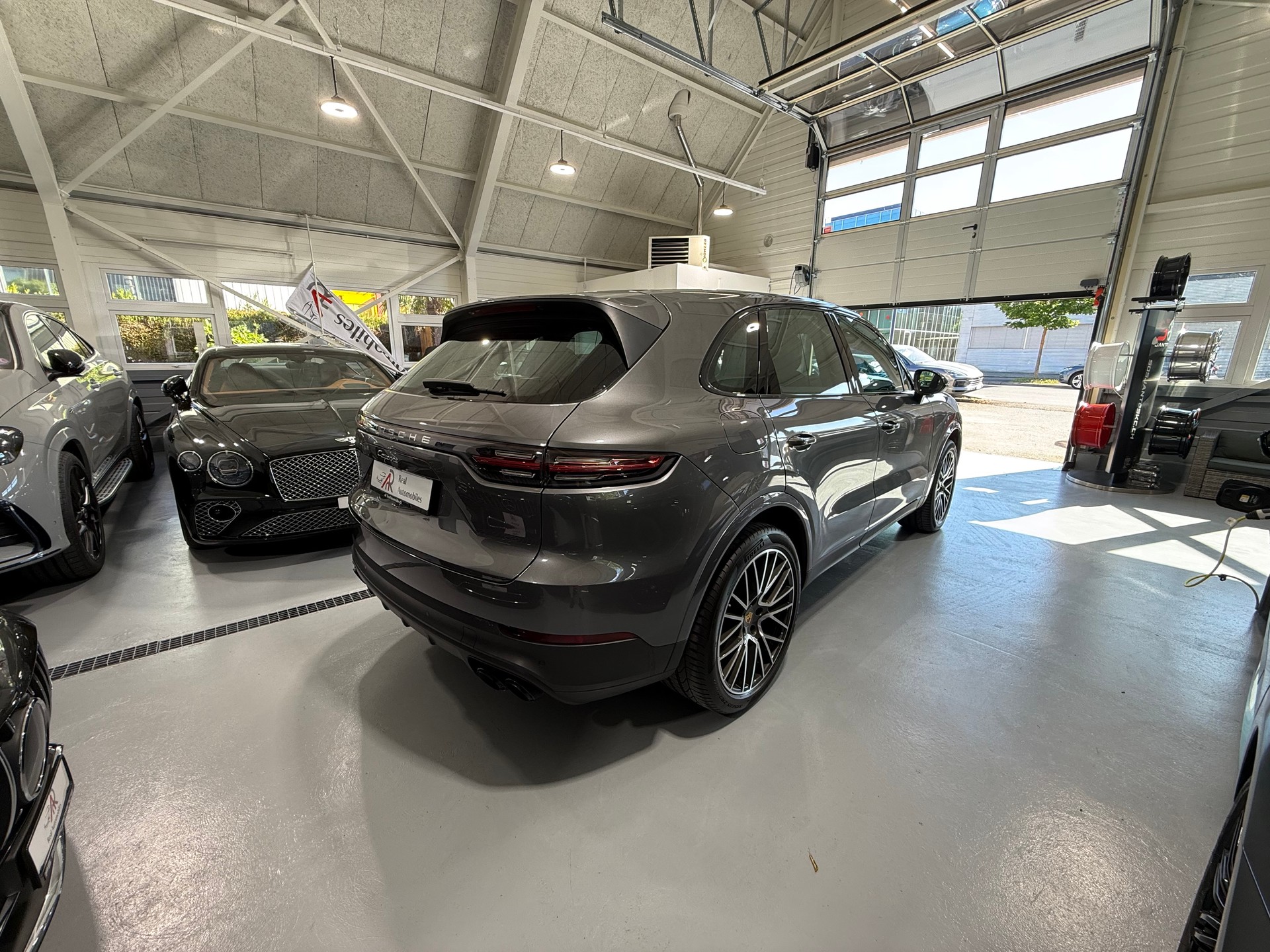 PORSCHE Cayenne-image-4