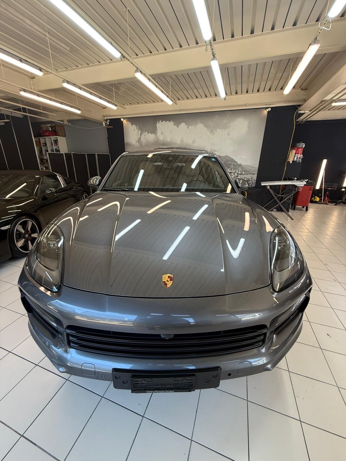 PORSCHE Cayenne-image-1