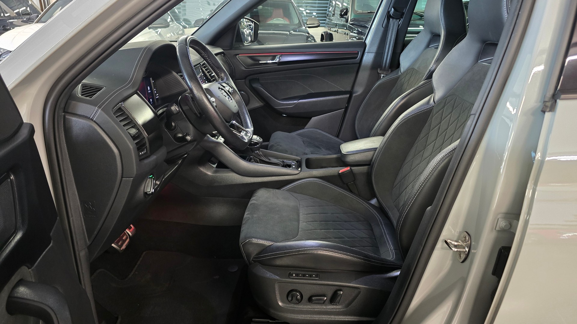 SKODA Kodiaq 2.0 TDI CR SportLine 4x4 DSG-image-17