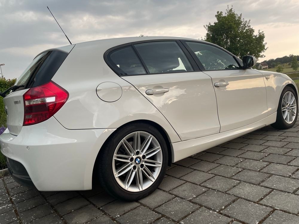 BMW 118i Dynamic Edition-image-0