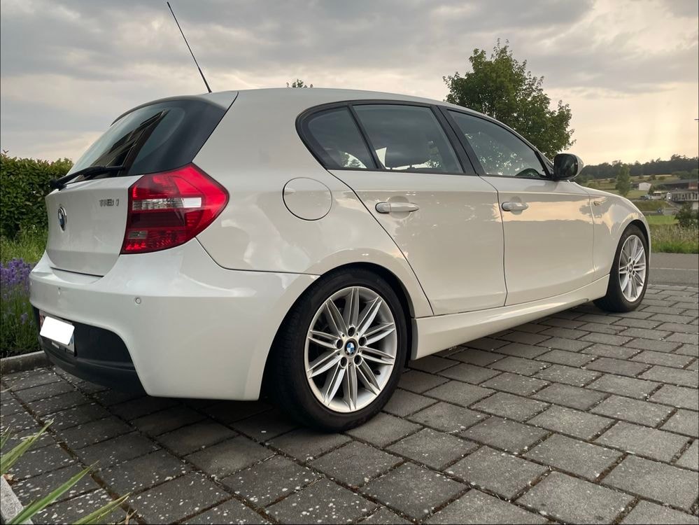 BMW 118i Dynamic Edition-image-4