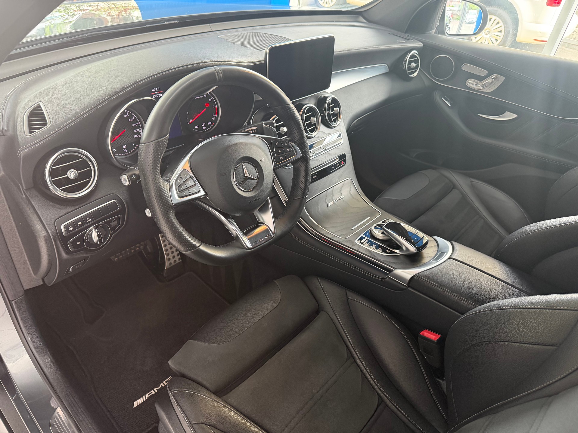 MERCEDES-BENZ GLC 63 AMG 4Matic+ 9G-Tronic-image-12