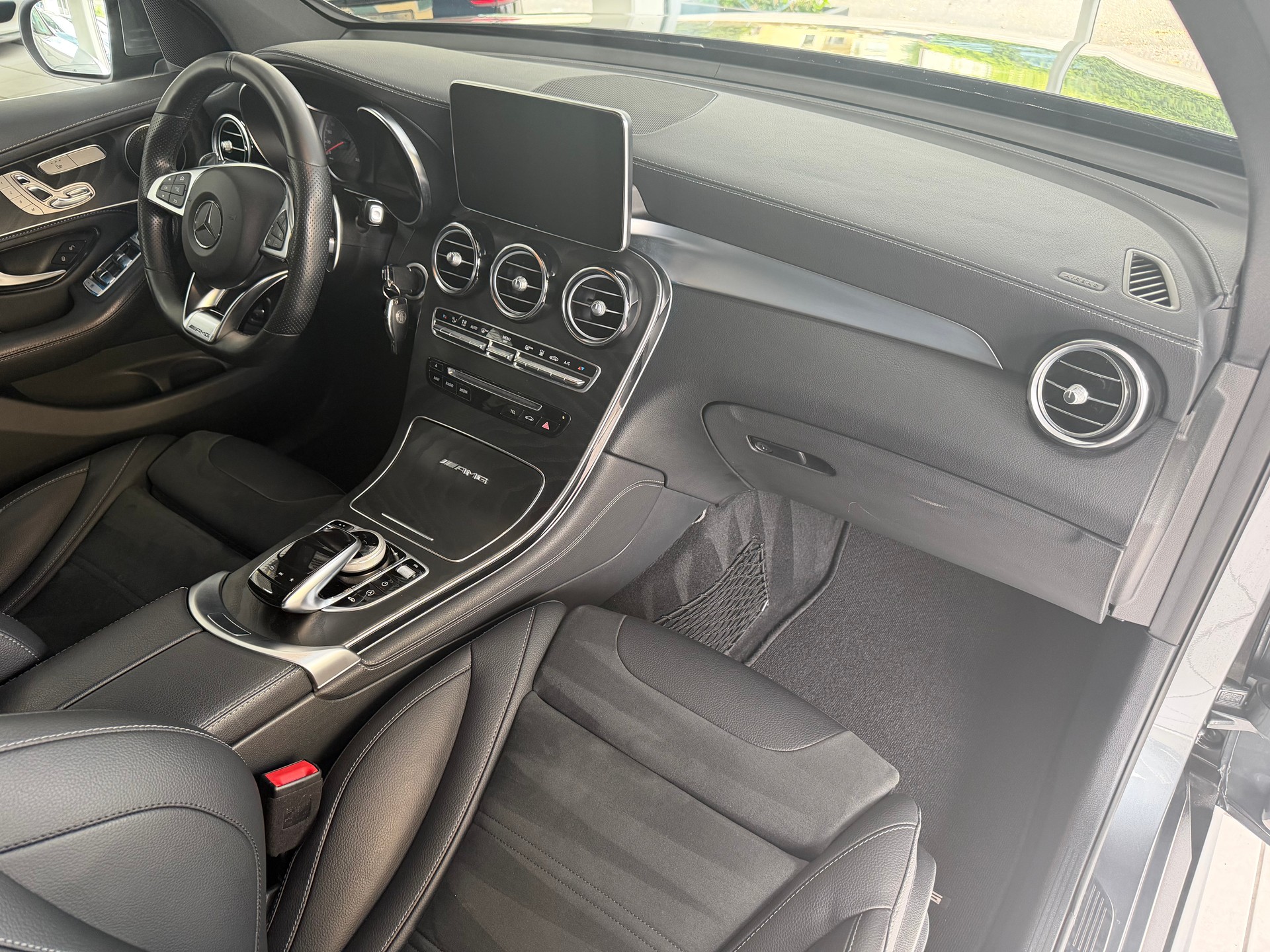 MERCEDES-BENZ GLC 63 AMG 4Matic+ 9G-Tronic-image-14