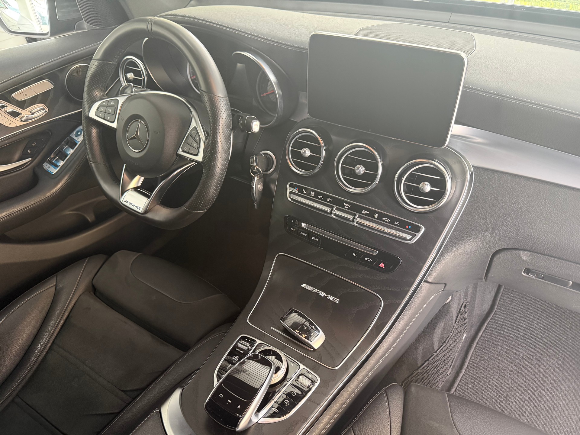 MERCEDES-BENZ GLC 63 AMG 4Matic+ 9G-Tronic-image-15