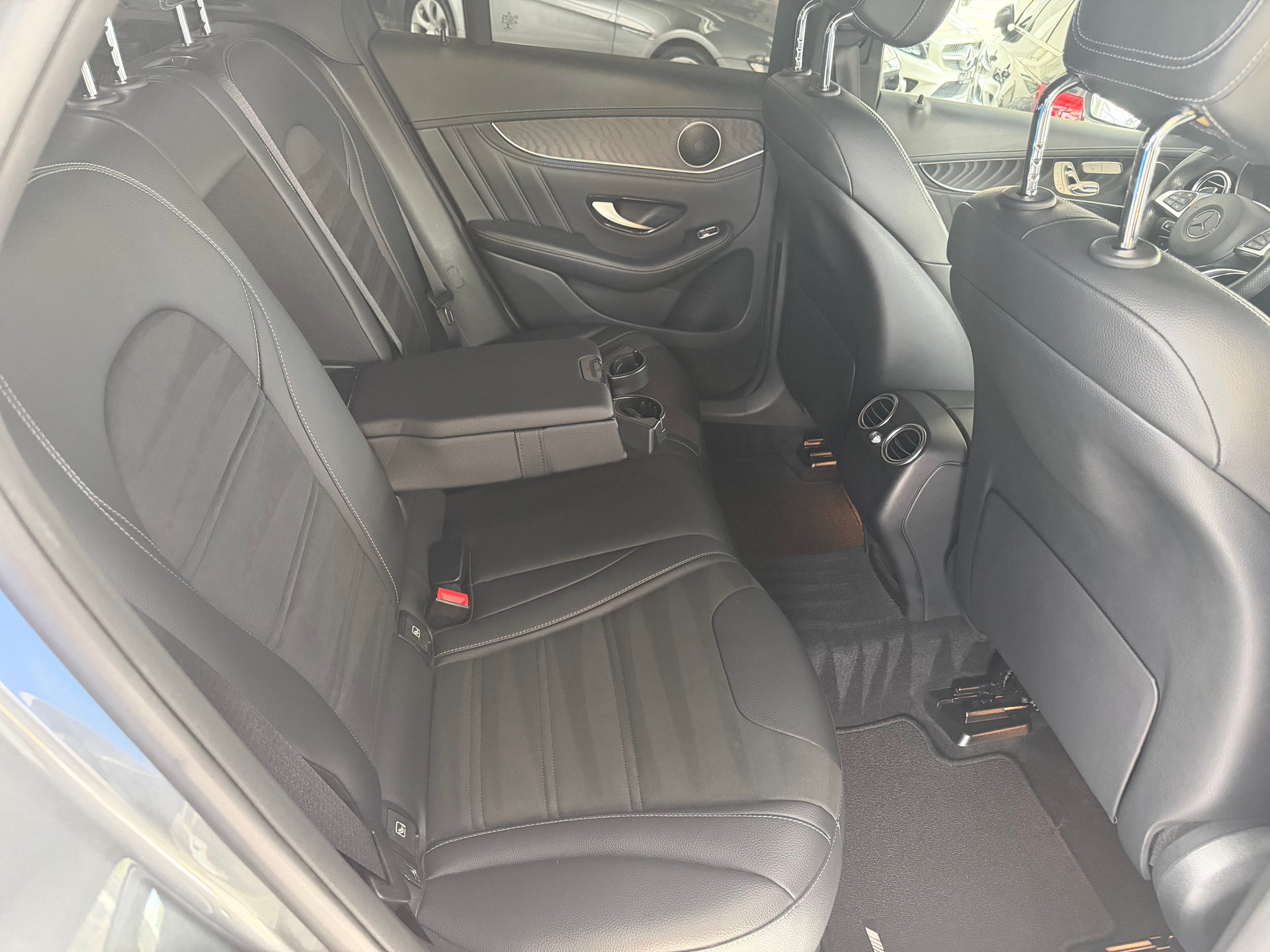 MERCEDES-BENZ GLC 63 AMG 4Matic+ 9G-Tronic-image-19