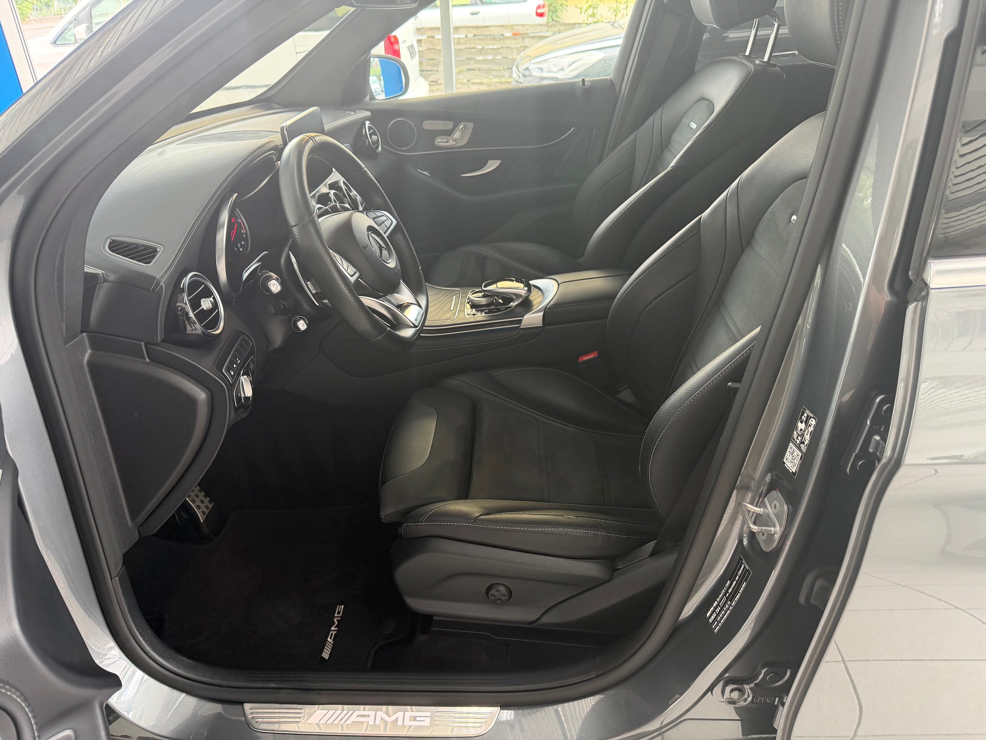MERCEDES-BENZ GLC 63 AMG 4Matic+ 9G-Tronic-image-11