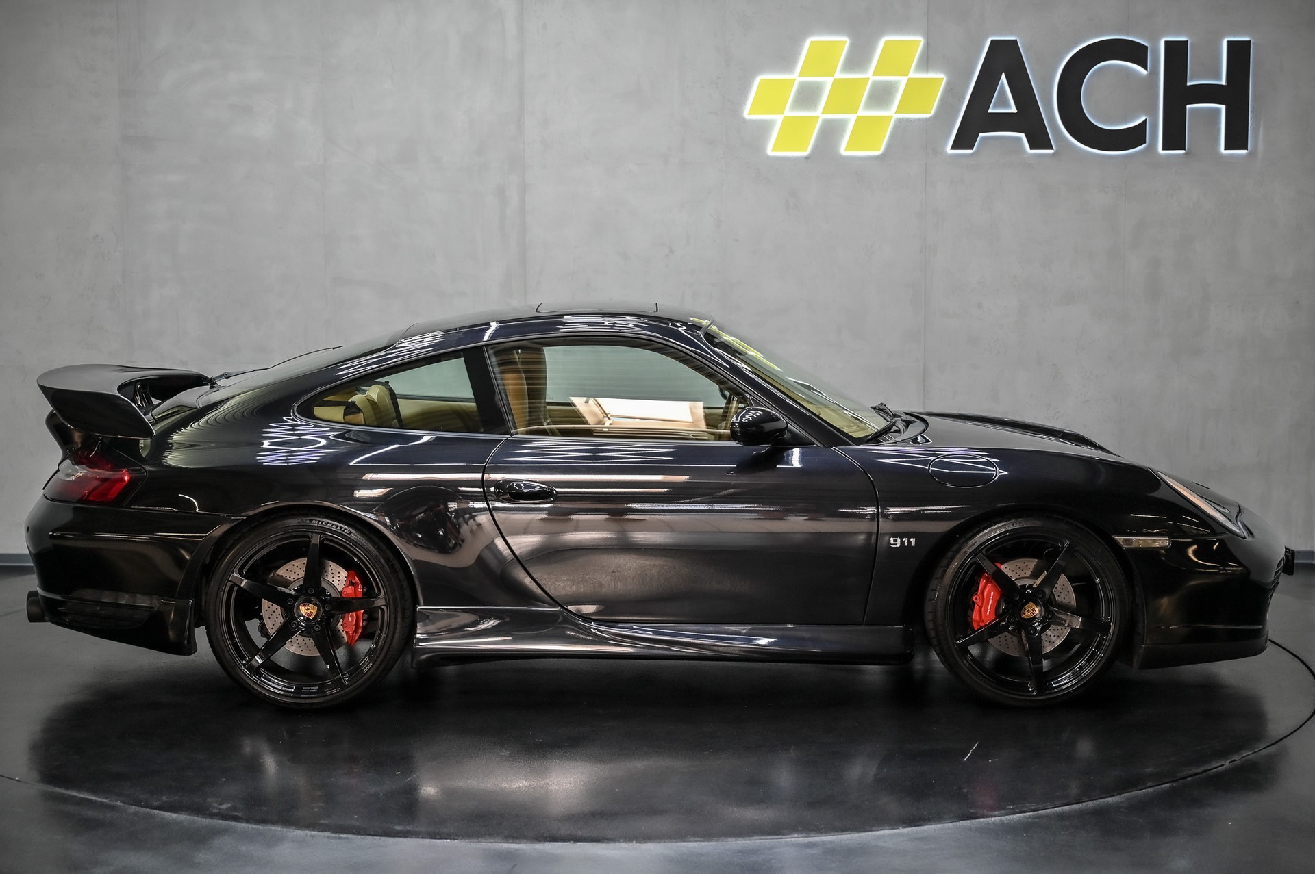 PORSCHE 911 Carrera 4S-image-10