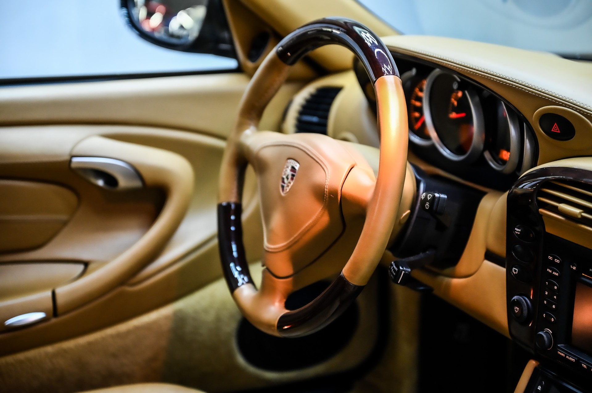 PORSCHE 911 Carrera 4S-image-16