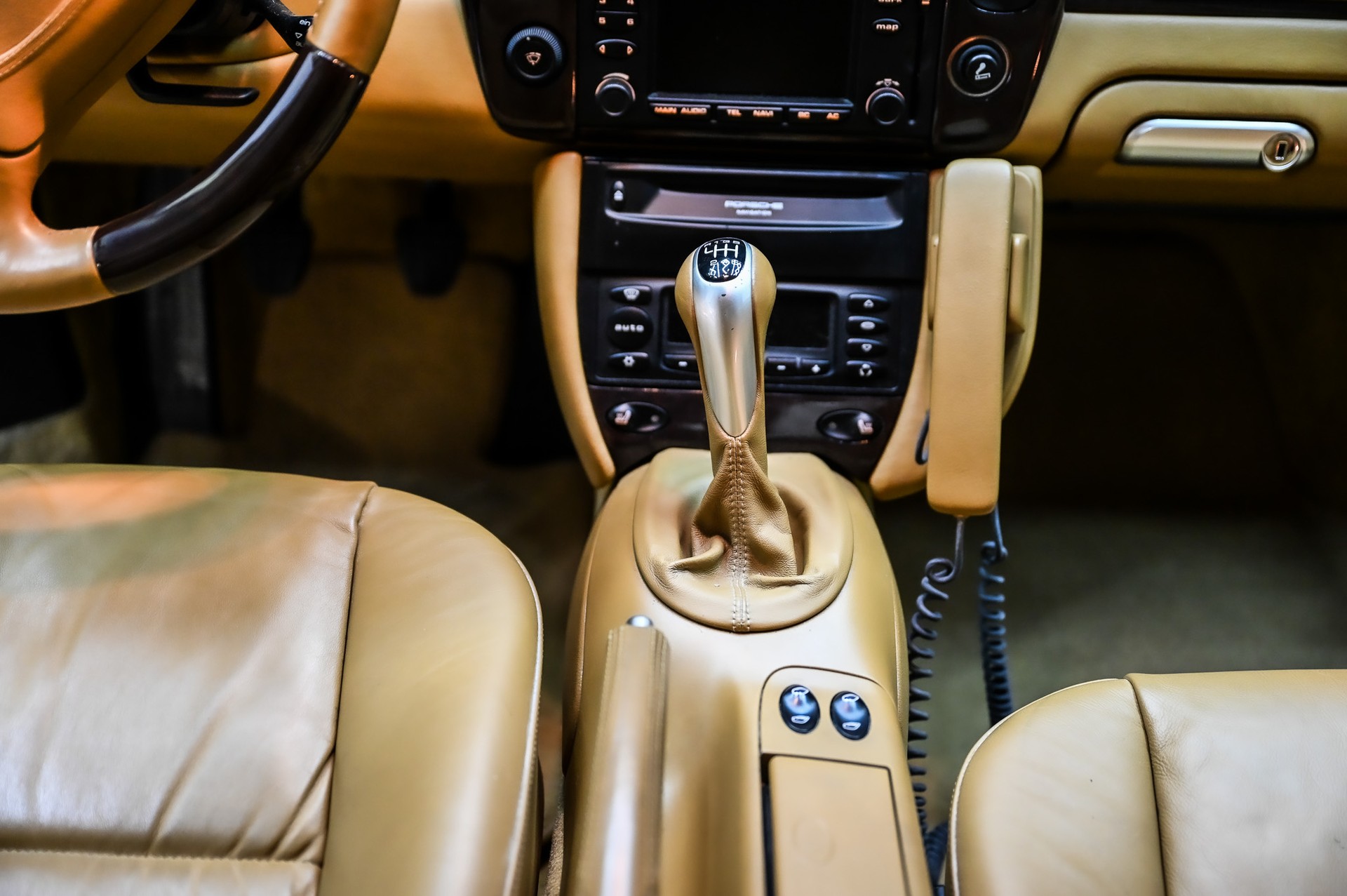 PORSCHE 911 Carrera 4S-image-22