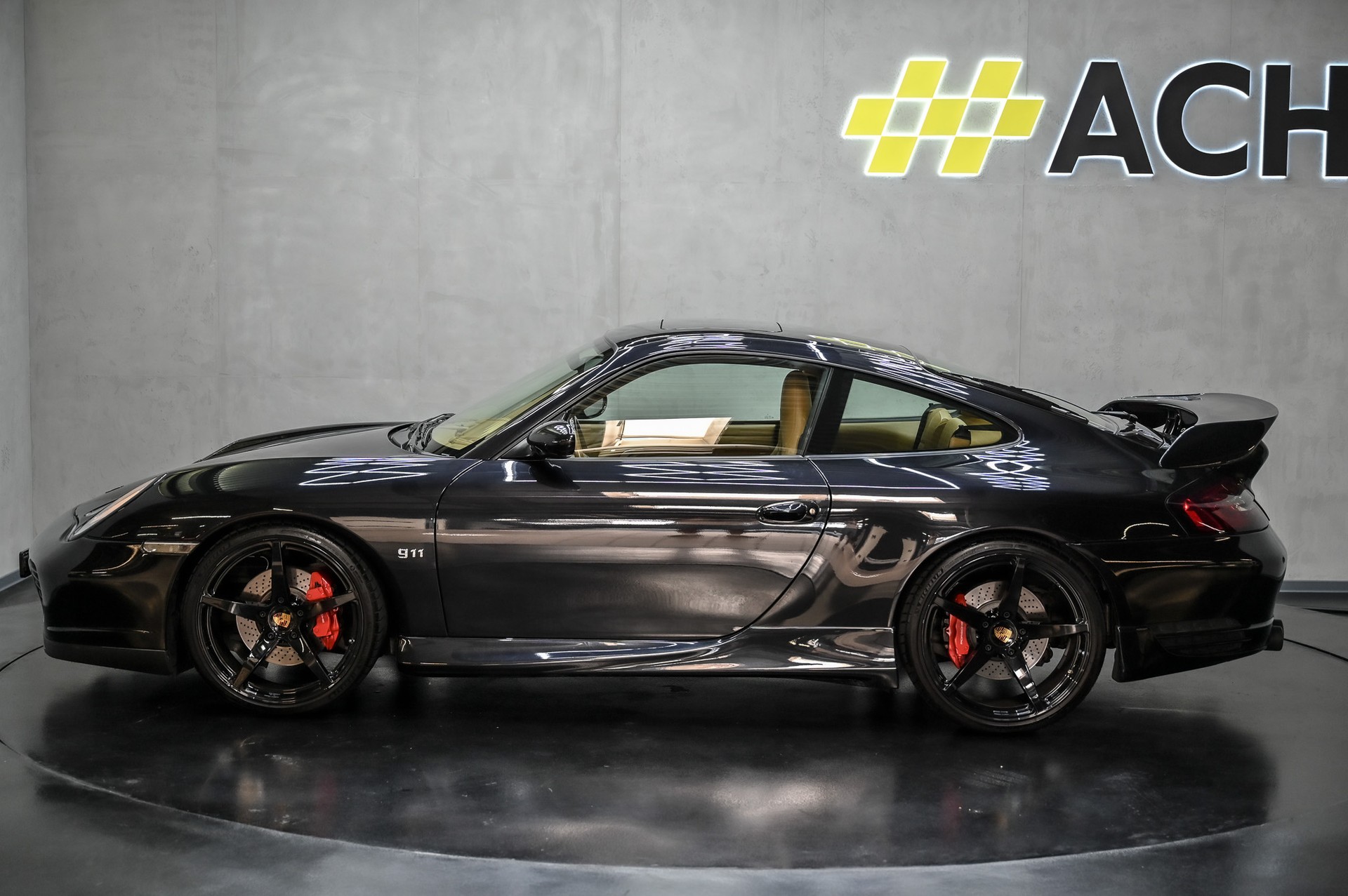 PORSCHE 911 Carrera 4S-image-4
