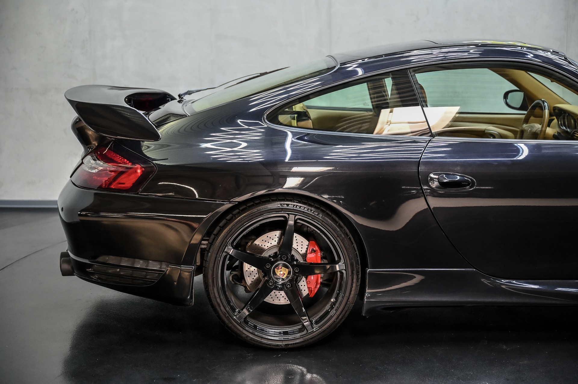 PORSCHE 911 Carrera 4S-image-13