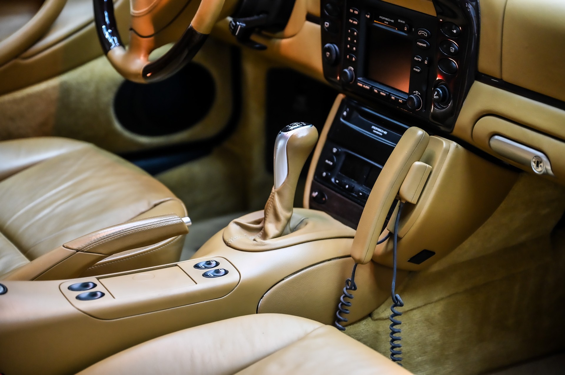 PORSCHE 911 Carrera 4S-image-24