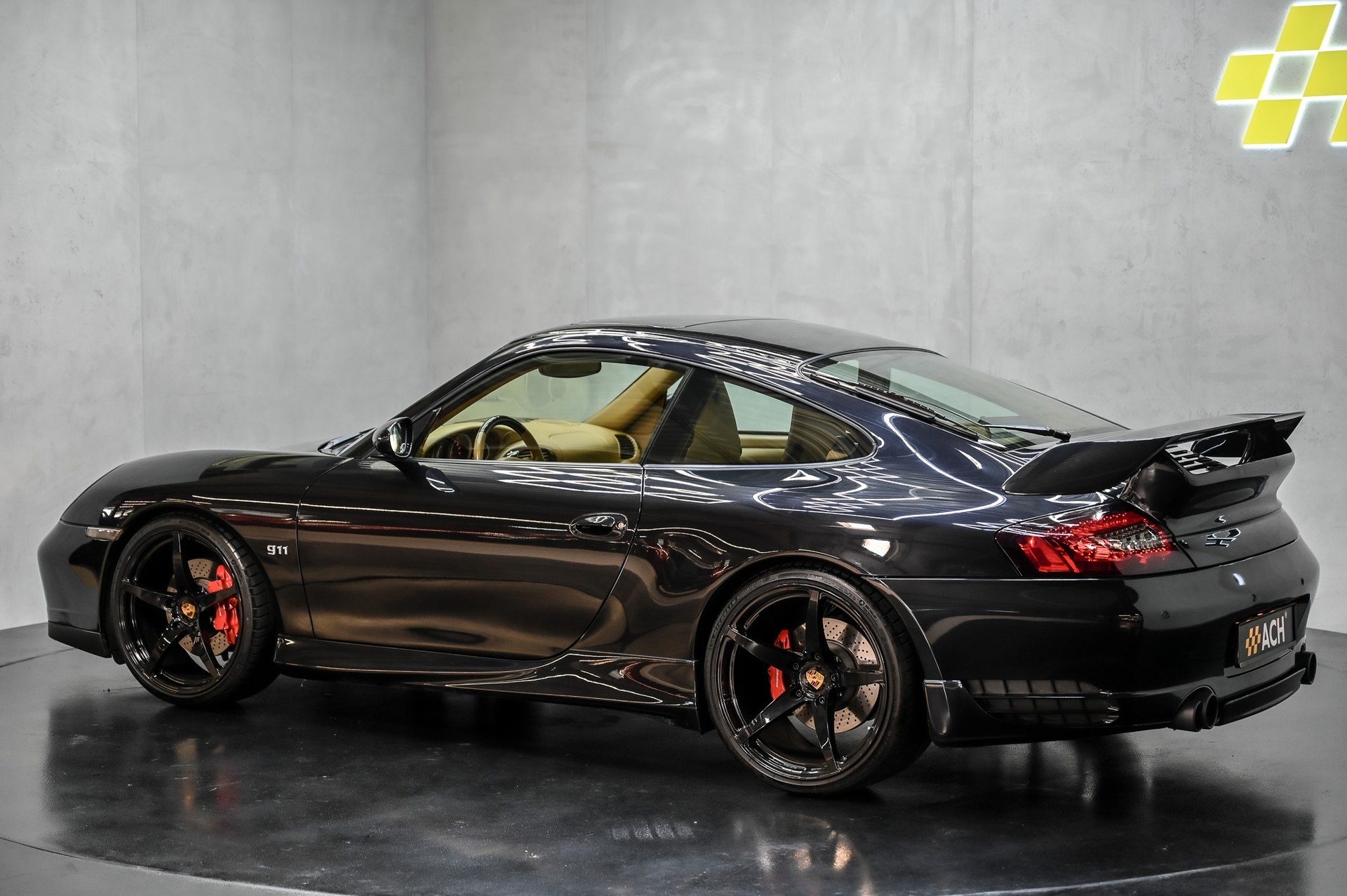 PORSCHE 911 Carrera 4S-image-5