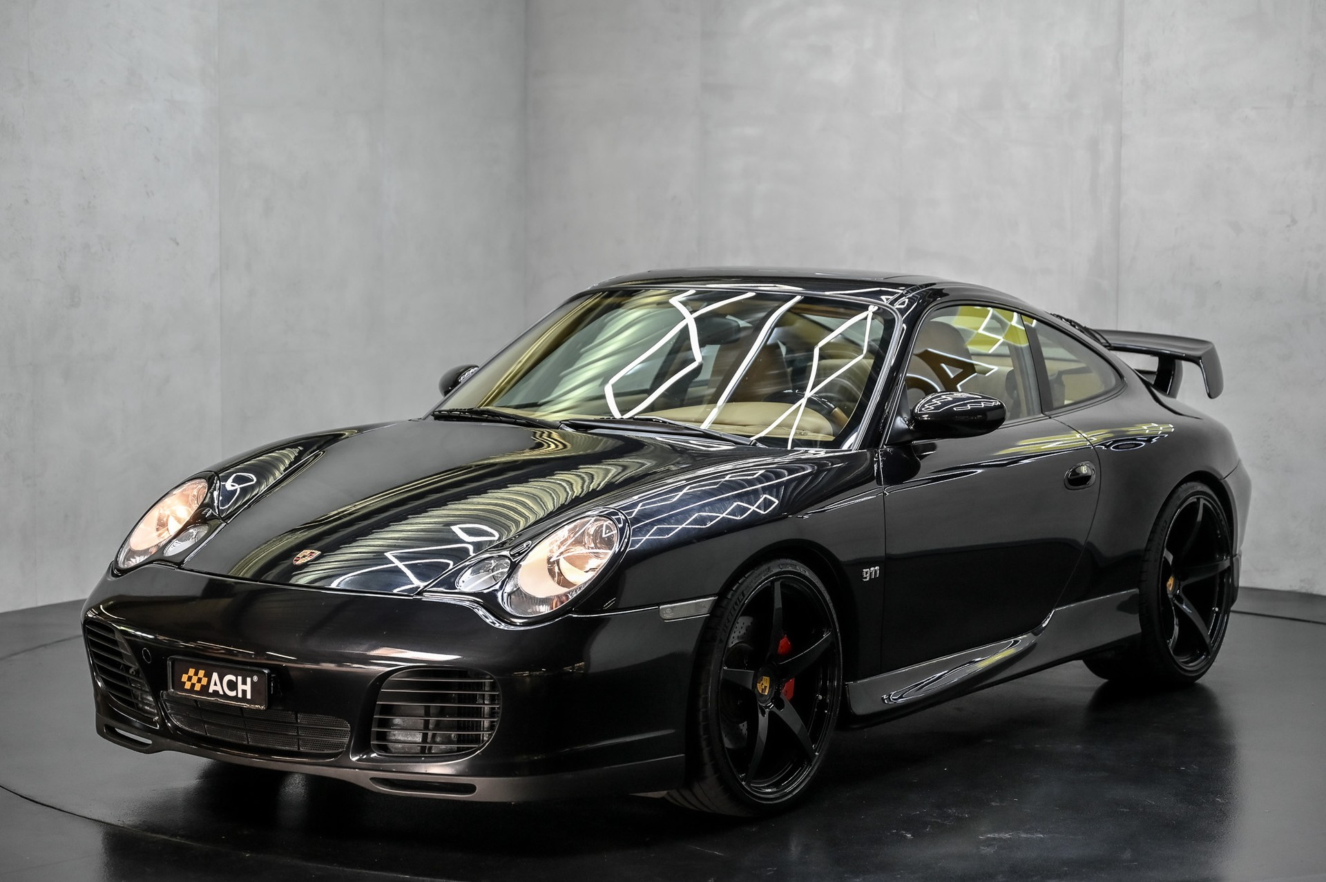 PORSCHE 911 Carrera 4S-image-2