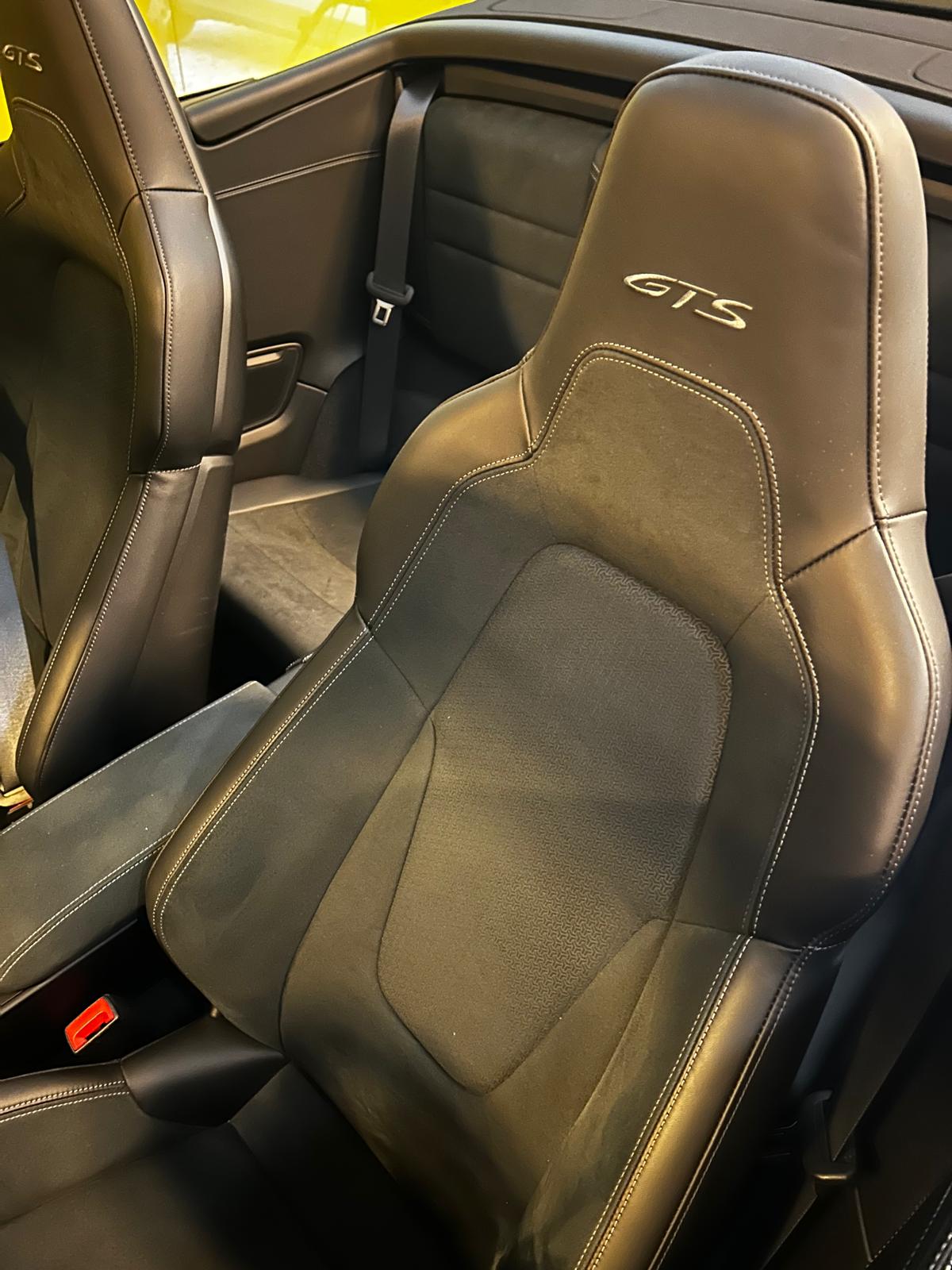PORSCHE 911 Carrera 4 Cabriolet GTS PDK-image-6