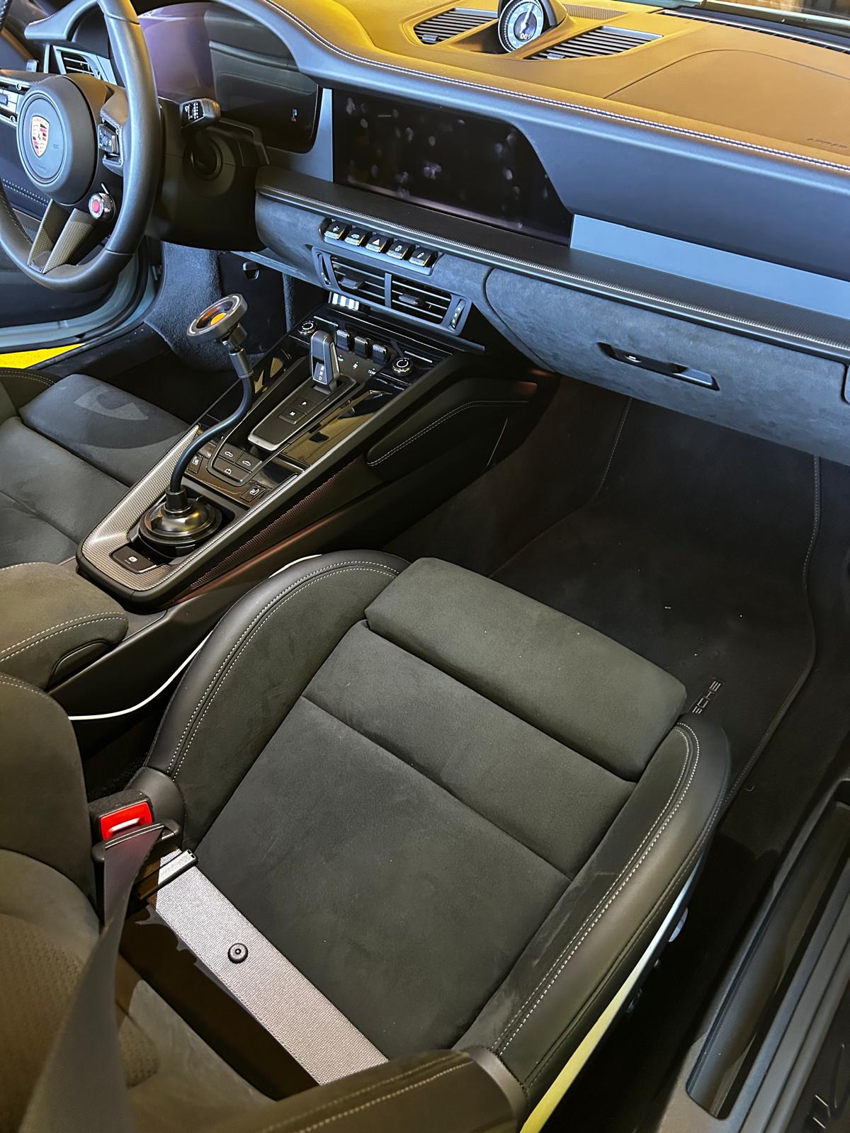 PORSCHE 911 Carrera 4 Cabriolet GTS PDK-image-4