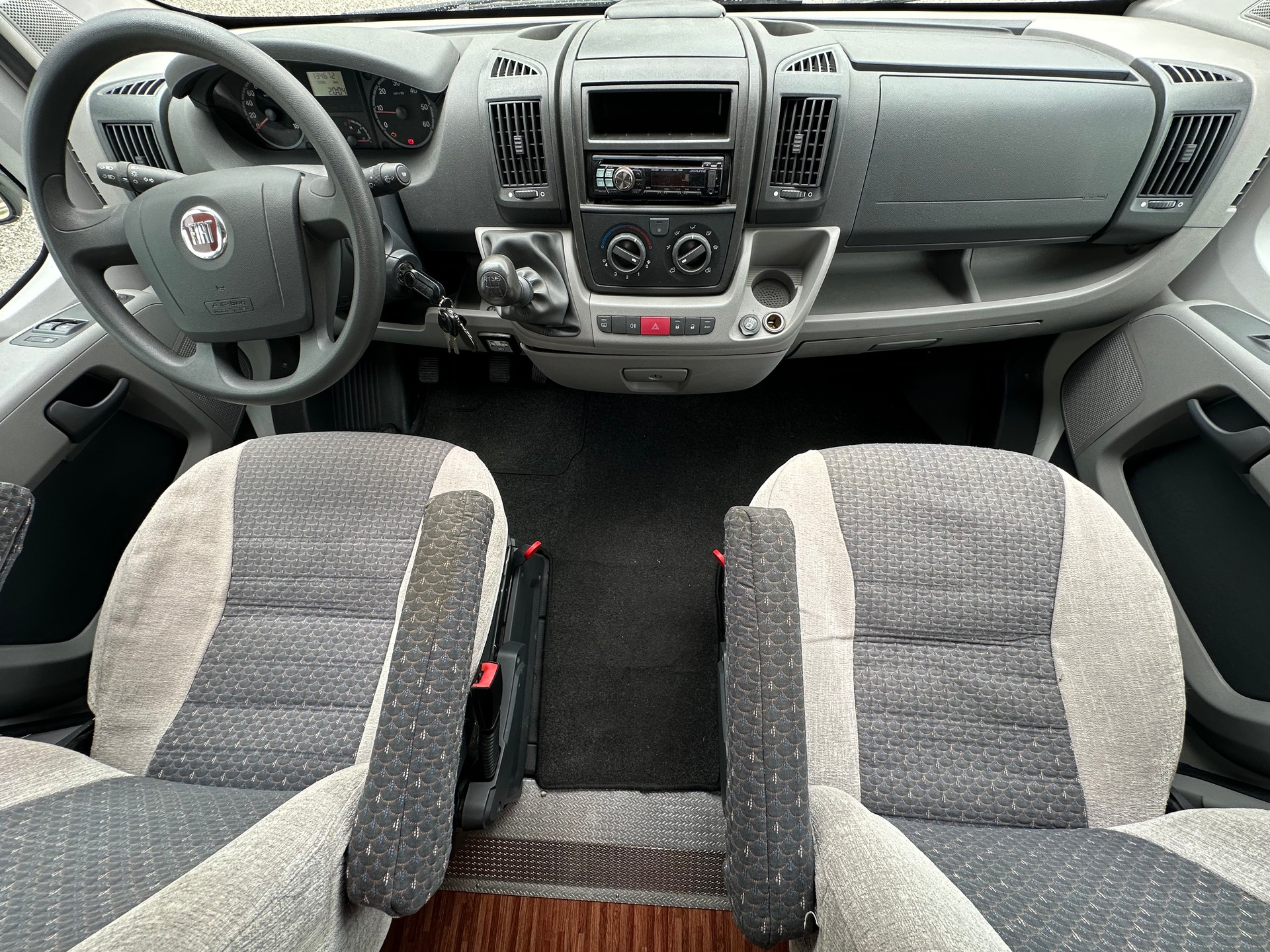 FIAT 2.3JTD 30PS LAIKA ***Längsbett / RIESEN-HECK-GARAGE***-image-21