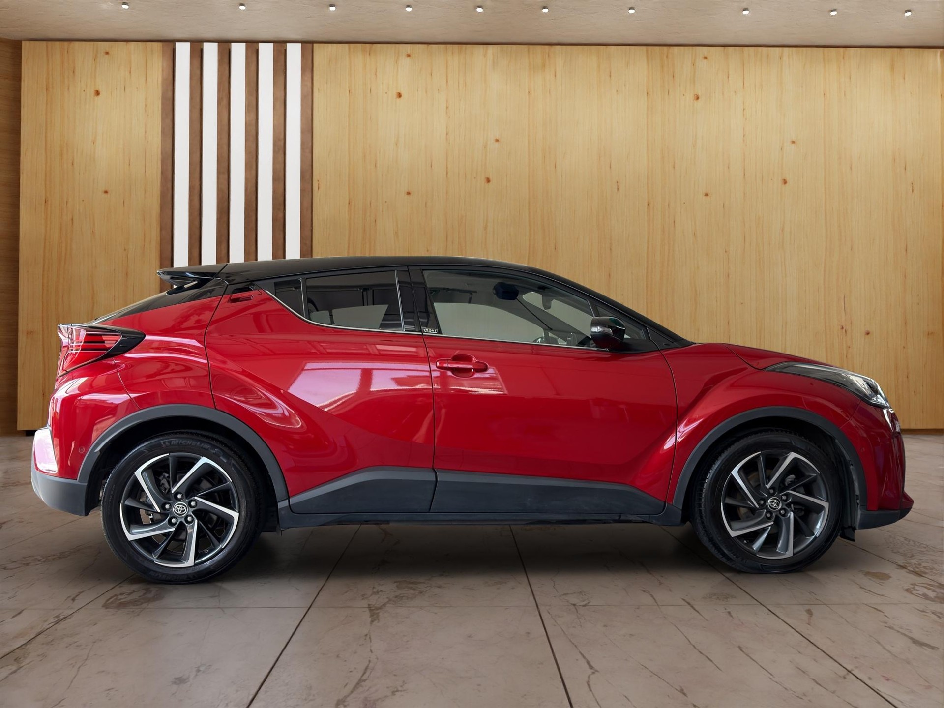 TOYOTA C-HR 2.0 VVTi HSD Move-image-4
