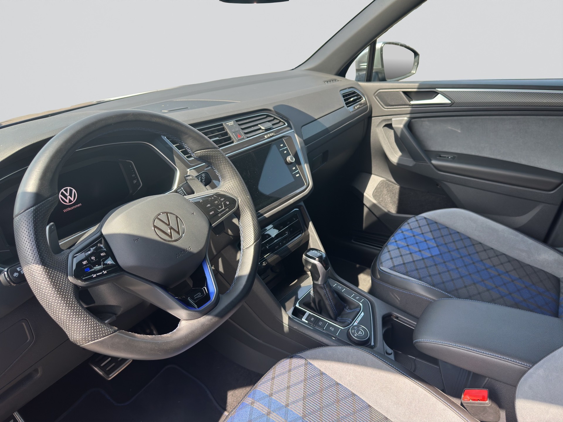 VW Tiguan R 2.0TSI 4Motion DSG-image-7