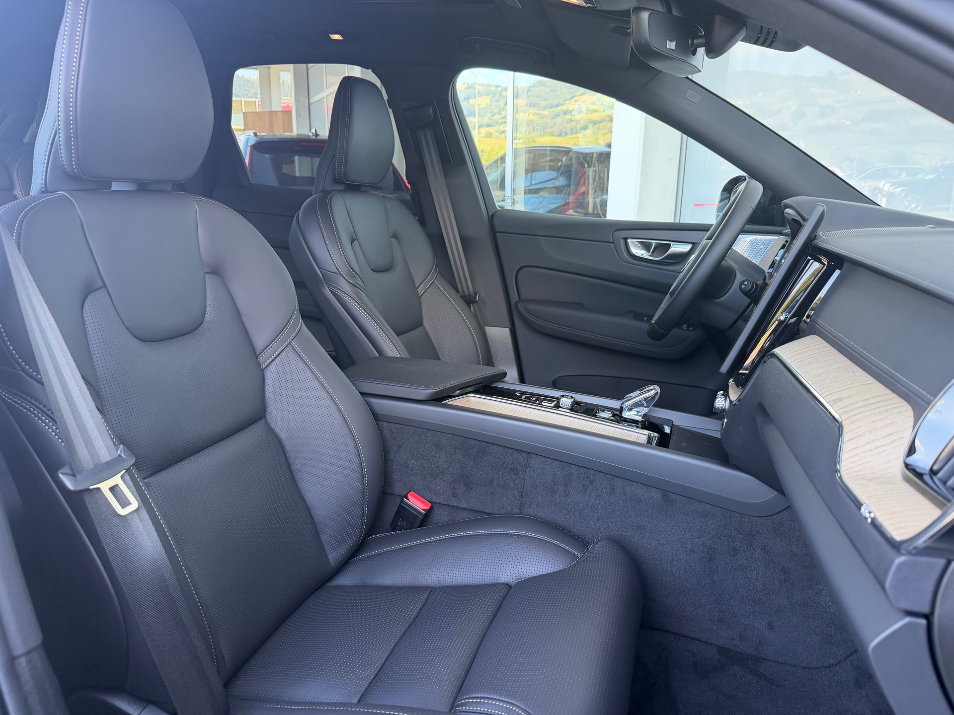 VOLVO XC60 T8 eAWD Ultra Dark Geartronic-showroom-element-3