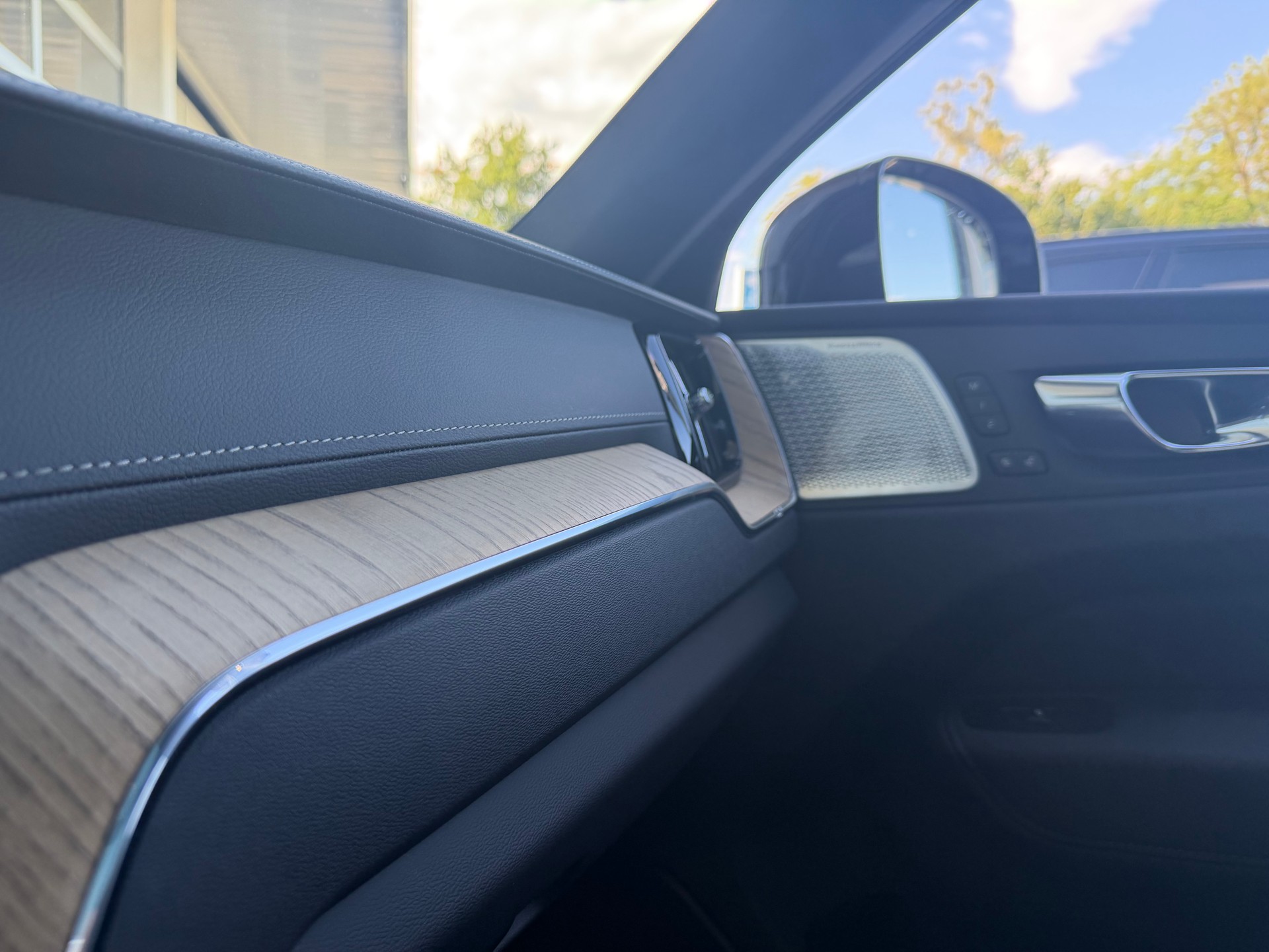VOLVO XC60 T8 eAWD Ultra Dark Geartronic-image-13
