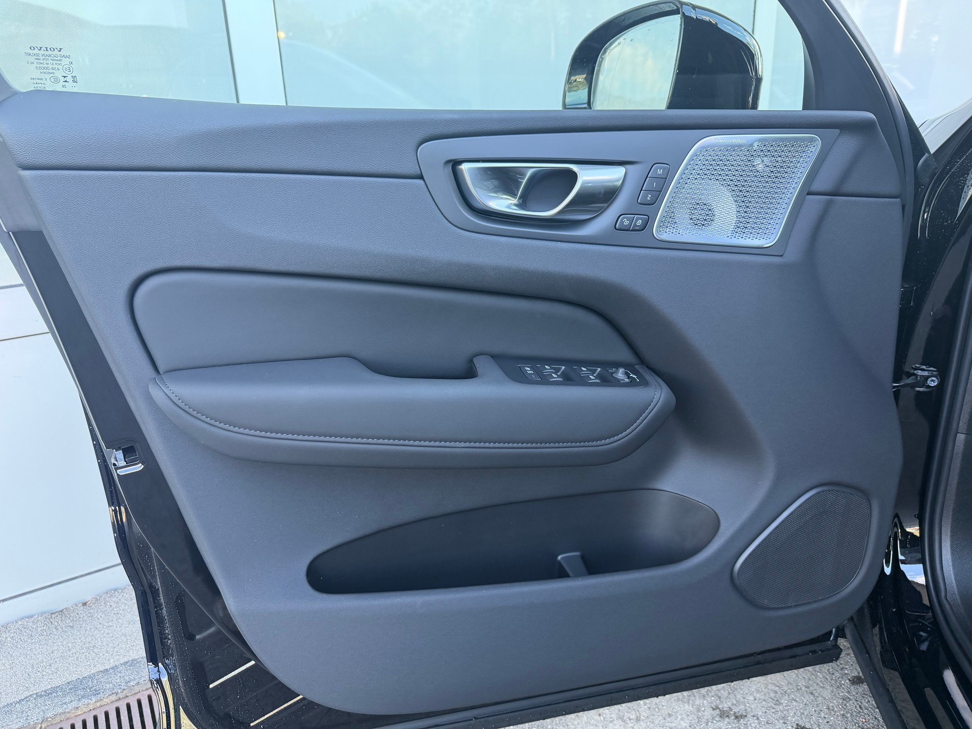 VOLVO XC60 T8 eAWD Ultra Dark Geartronic-image-11
