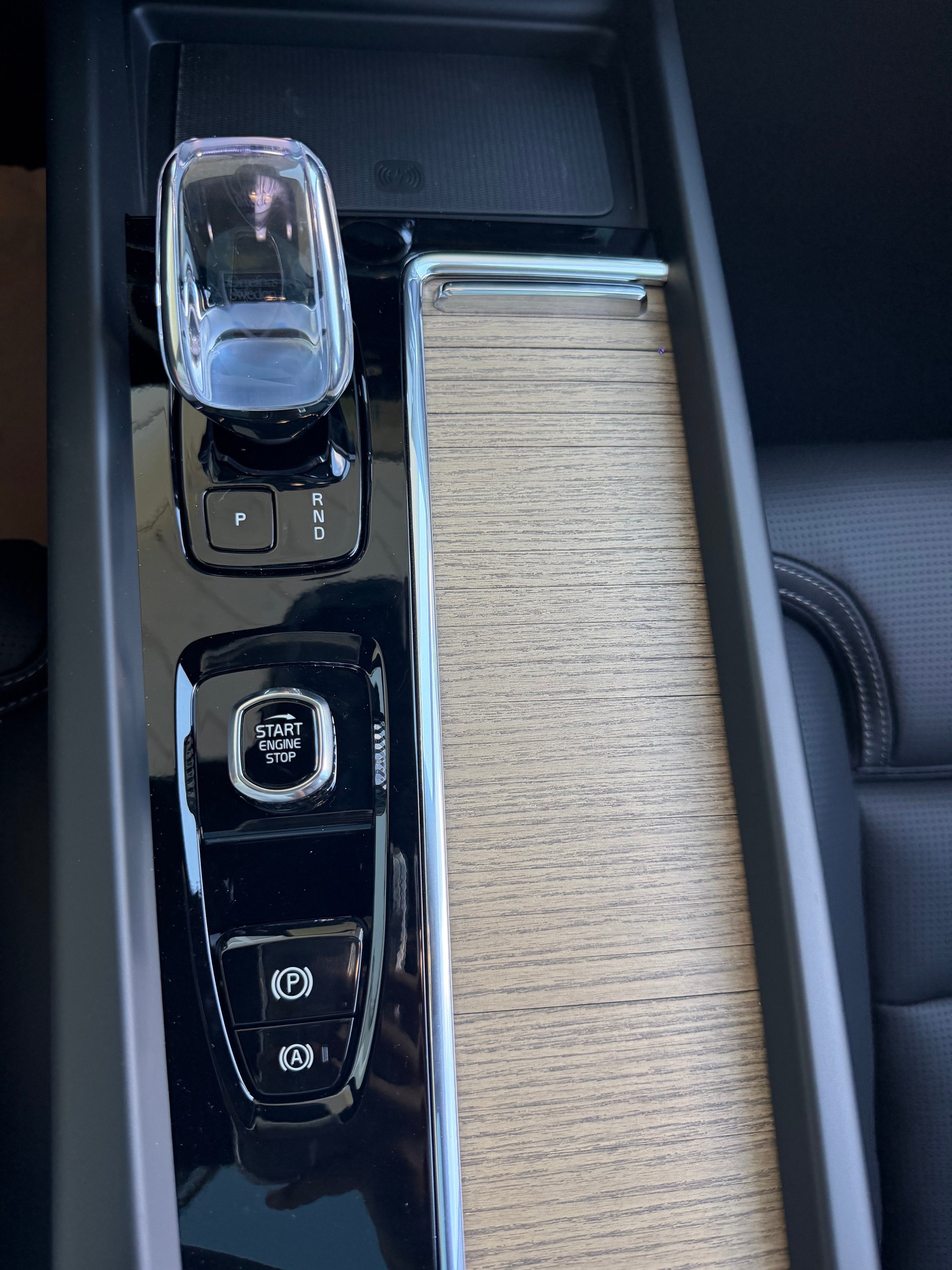 VOLVO XC60 T8 eAWD Ultra Dark Geartronic-image-14