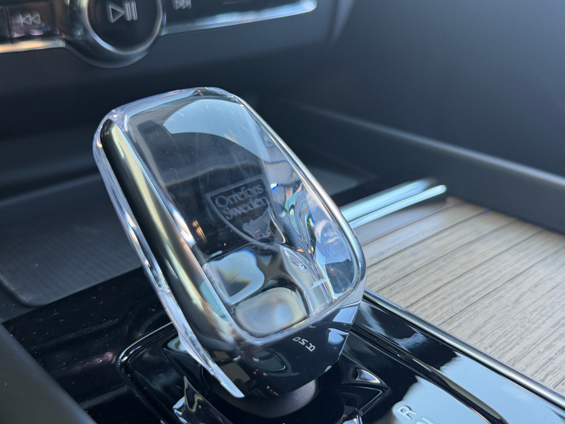 VOLVO XC60 T8 eAWD Ultra Dark Geartronic-image-15