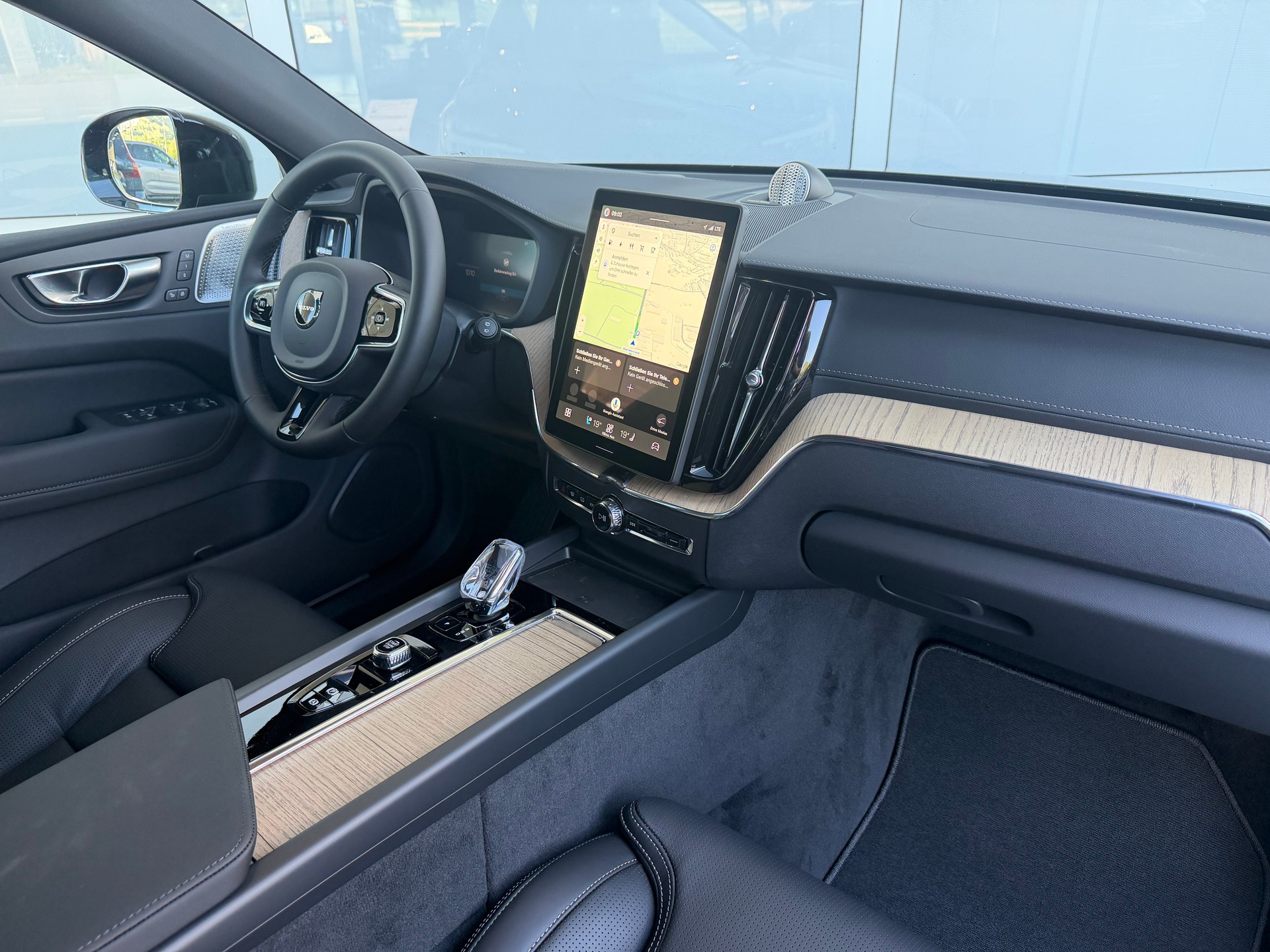 VOLVO XC60 T8 eAWD Ultra Dark Geartronic-showroom-element-2