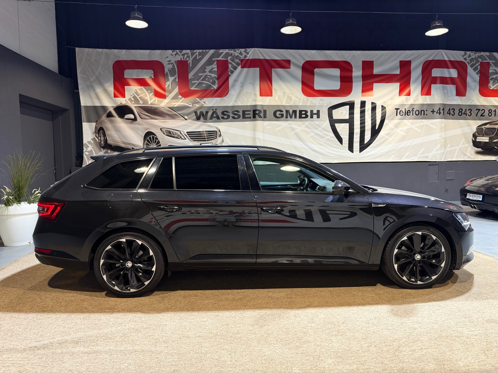 SKODA Superb Combi 2.0 TDi SportLine+ DSG-image-2