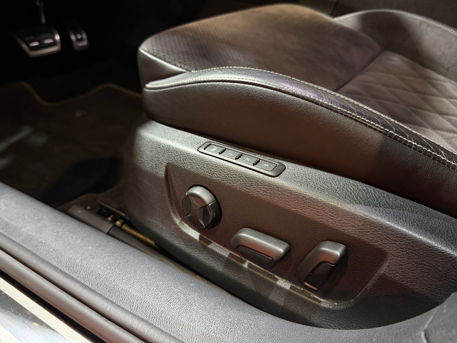 SKODA Superb Combi 2.0 TDi SportLine+ DSG-image-23