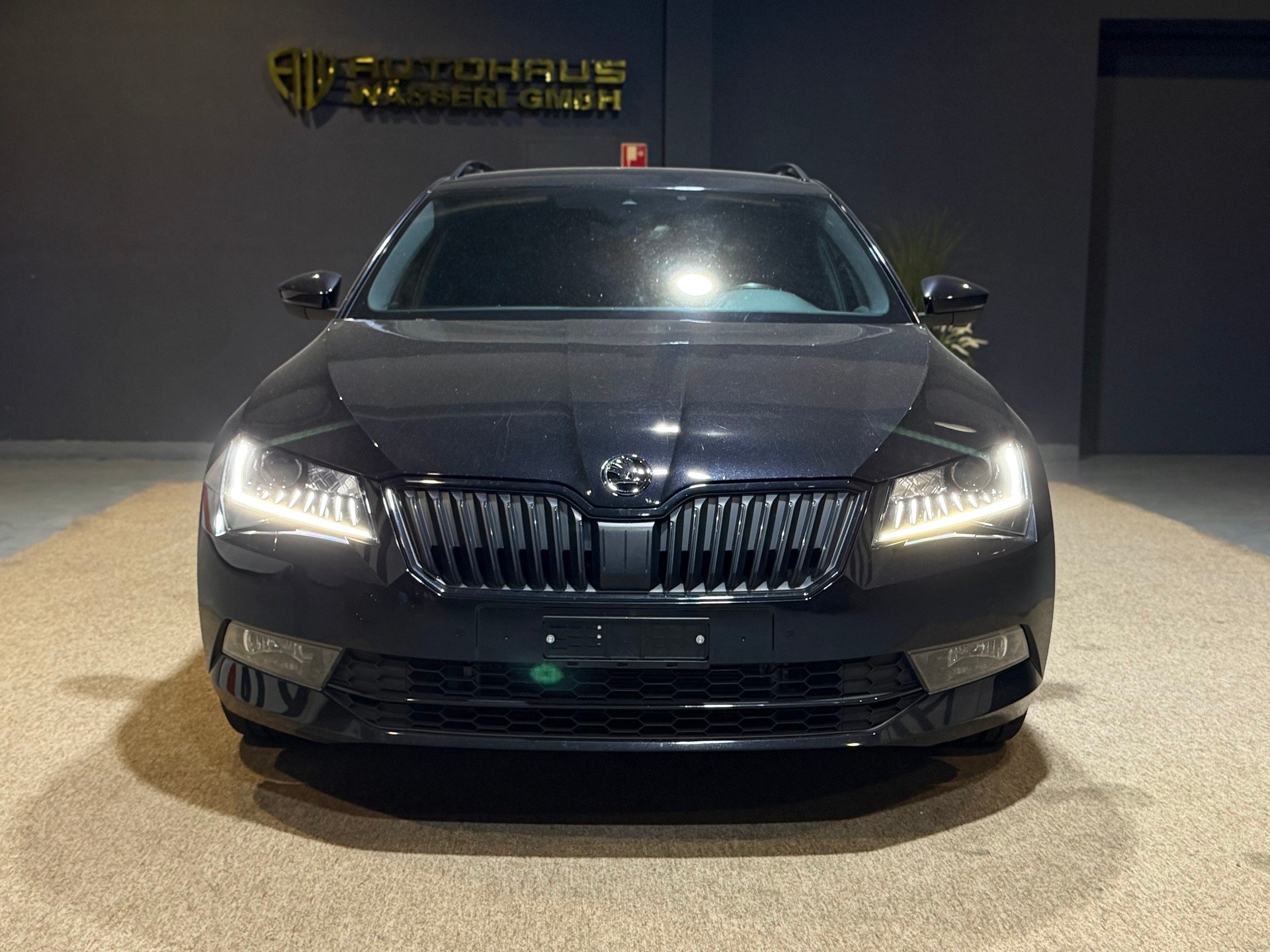 SKODA Superb Combi 2.0 TDi SportLine+ DSG-image-8
