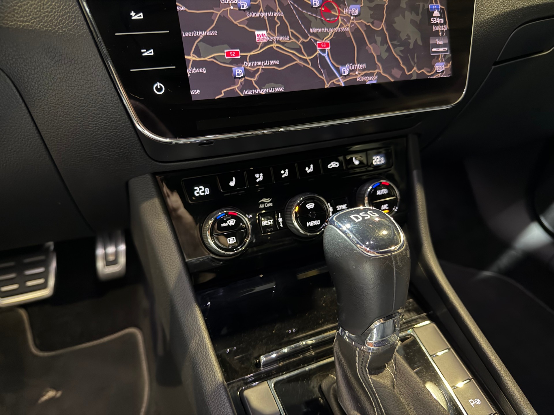 SKODA Superb Combi 2.0 TDi SportLine+ DSG-image-18