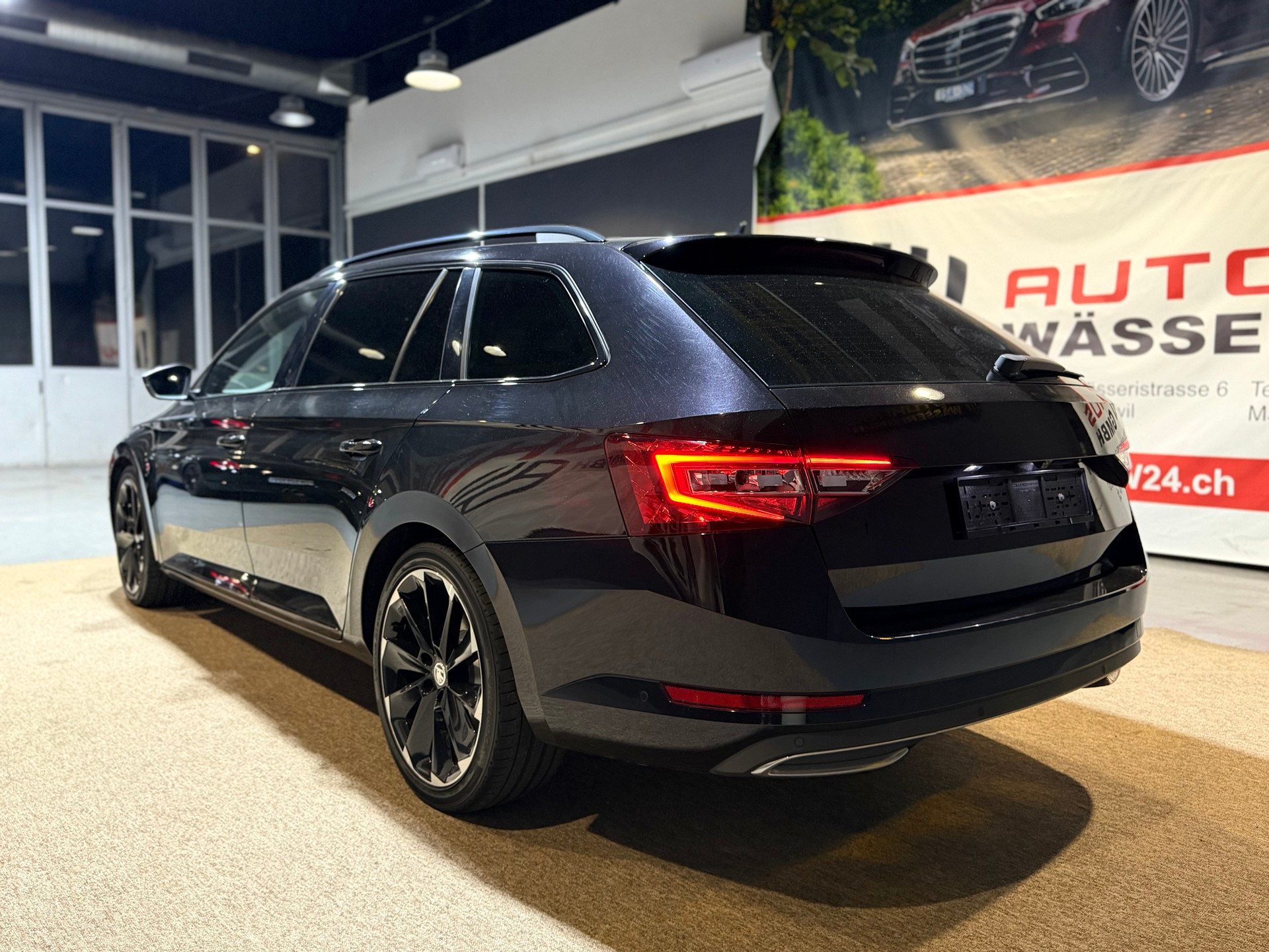 SKODA Superb Combi 2.0 TDi SportLine+ DSG-image-5