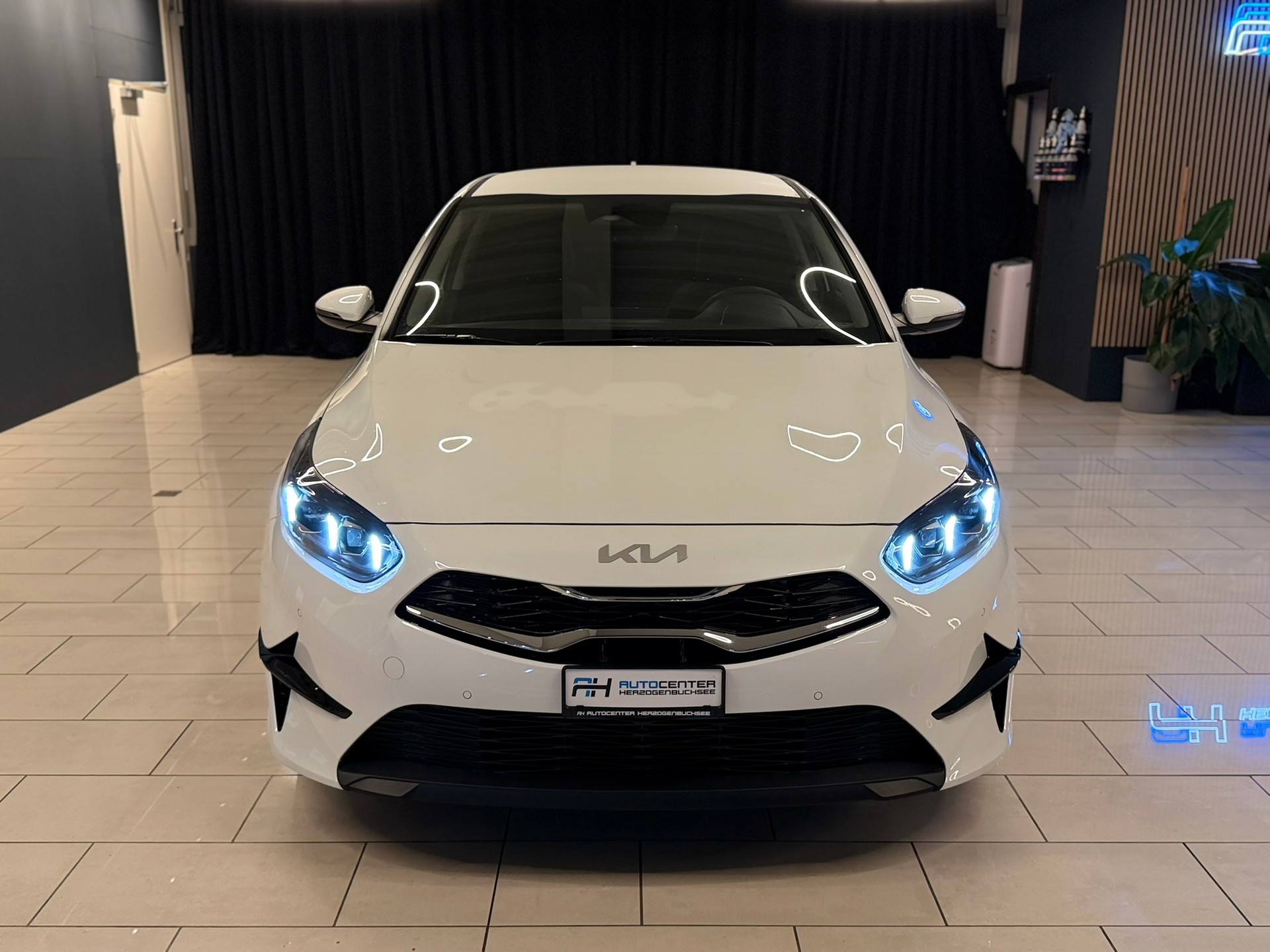 KIA Ceed 1.5 T-GDi Power DCT-image-1