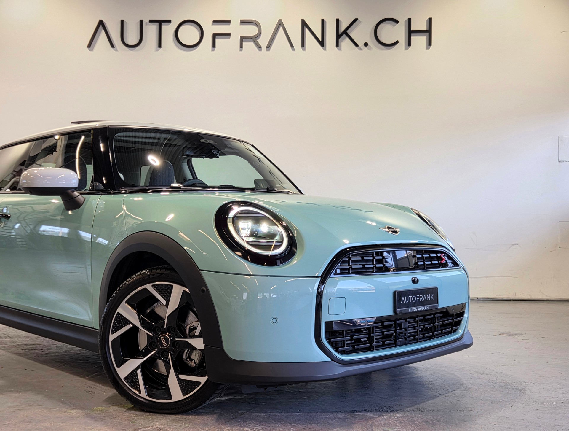 MINI Mini F66 2.0i Cooper S SDKG-showroom-element-1