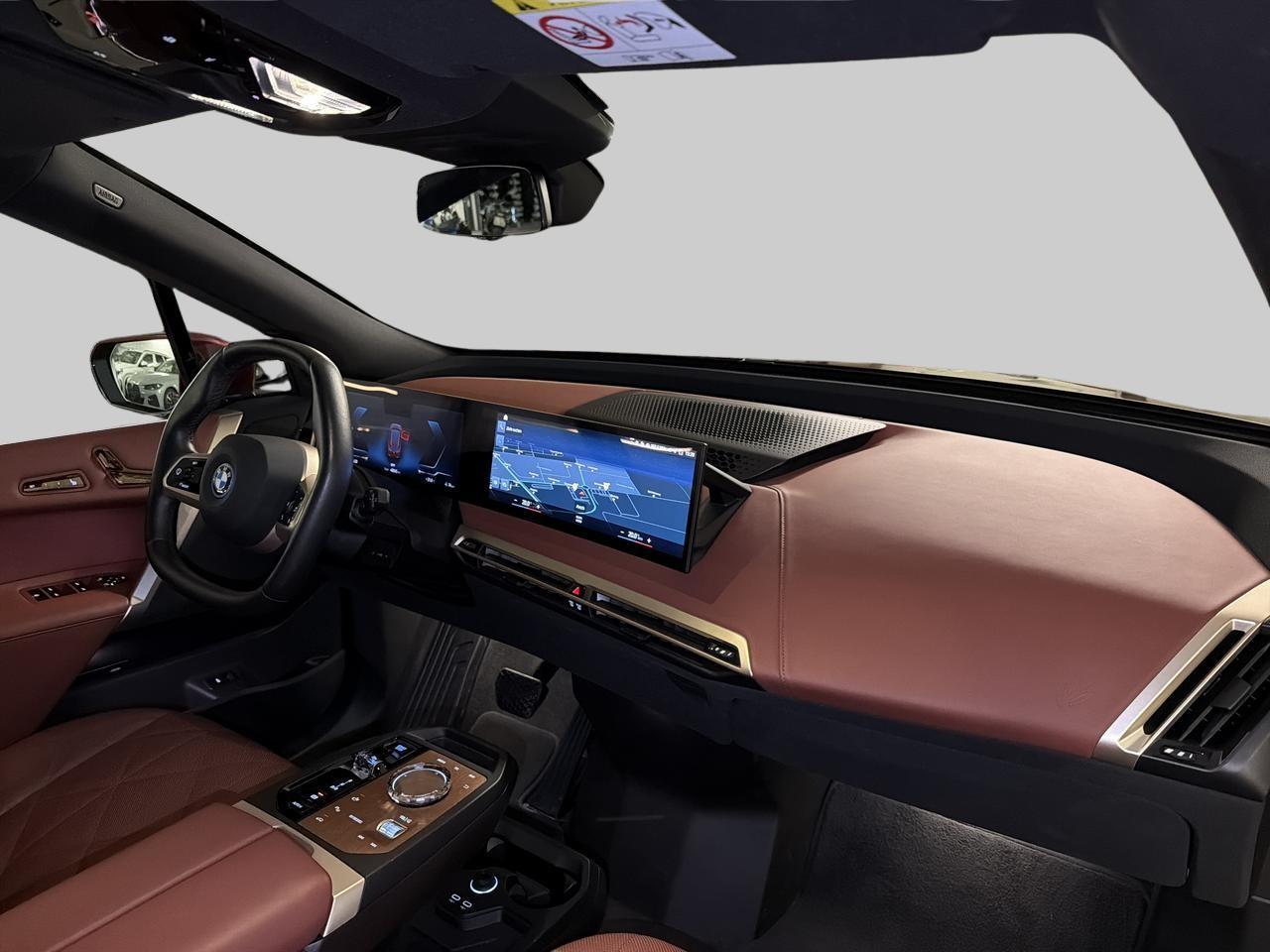 BMW iX xDrive50-image-12