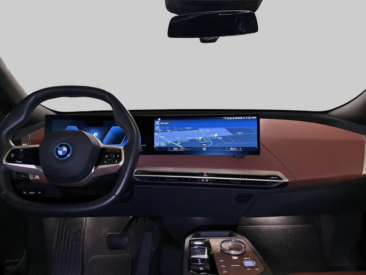 BMW iX xDrive50-image-16